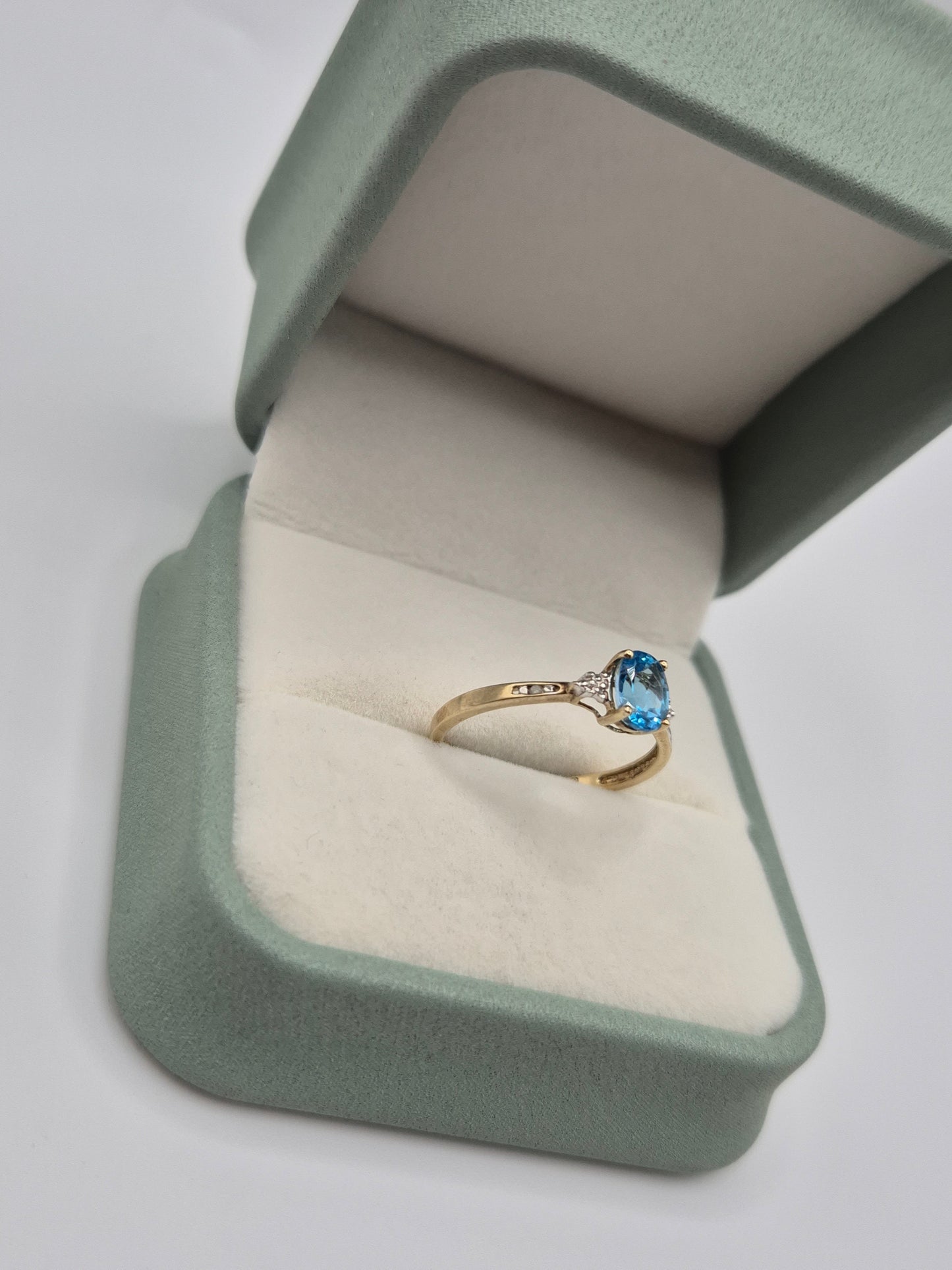 9ct gold topaz and diamond ring