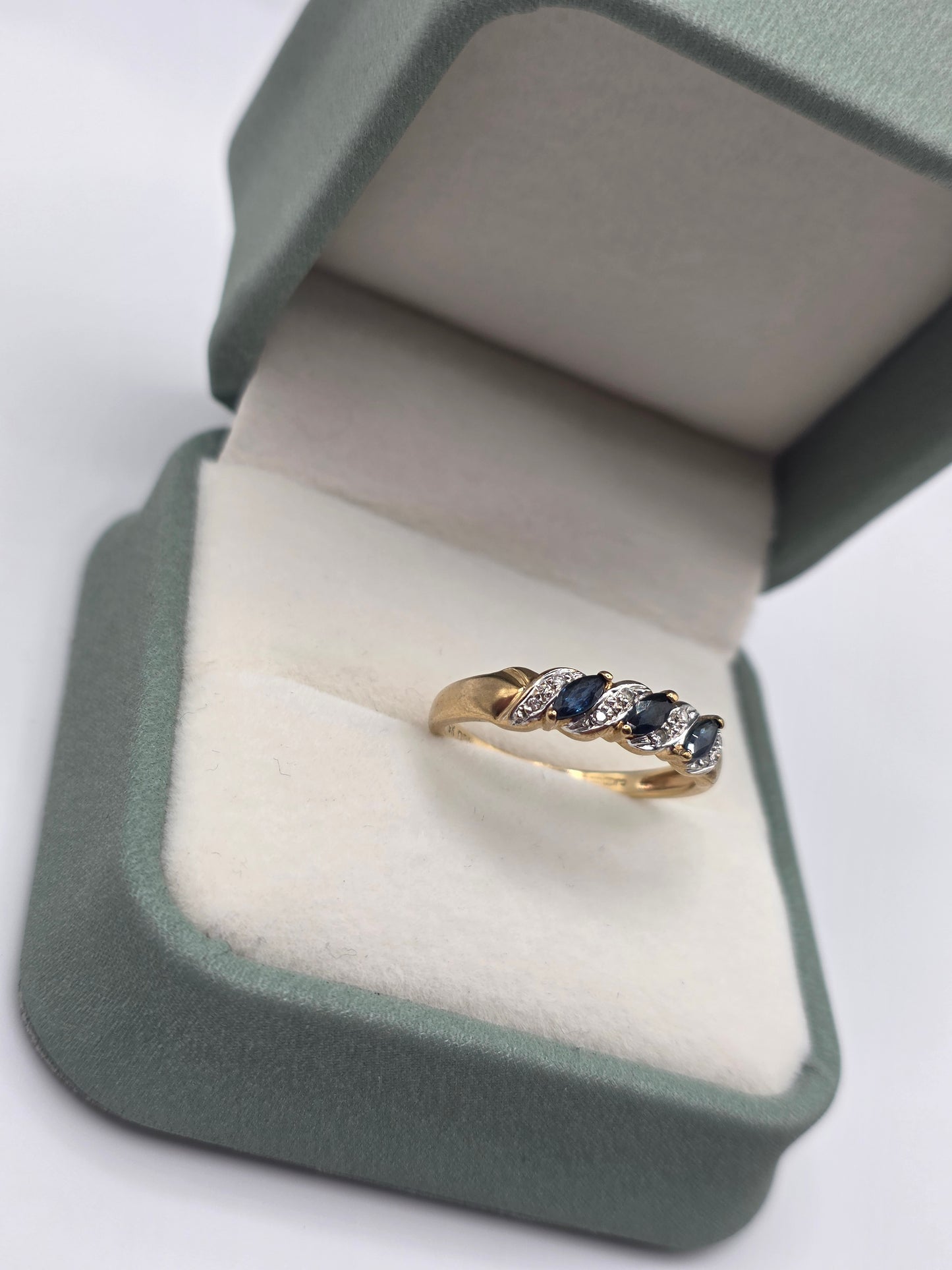 9ct gold sapphire and diamond ring
