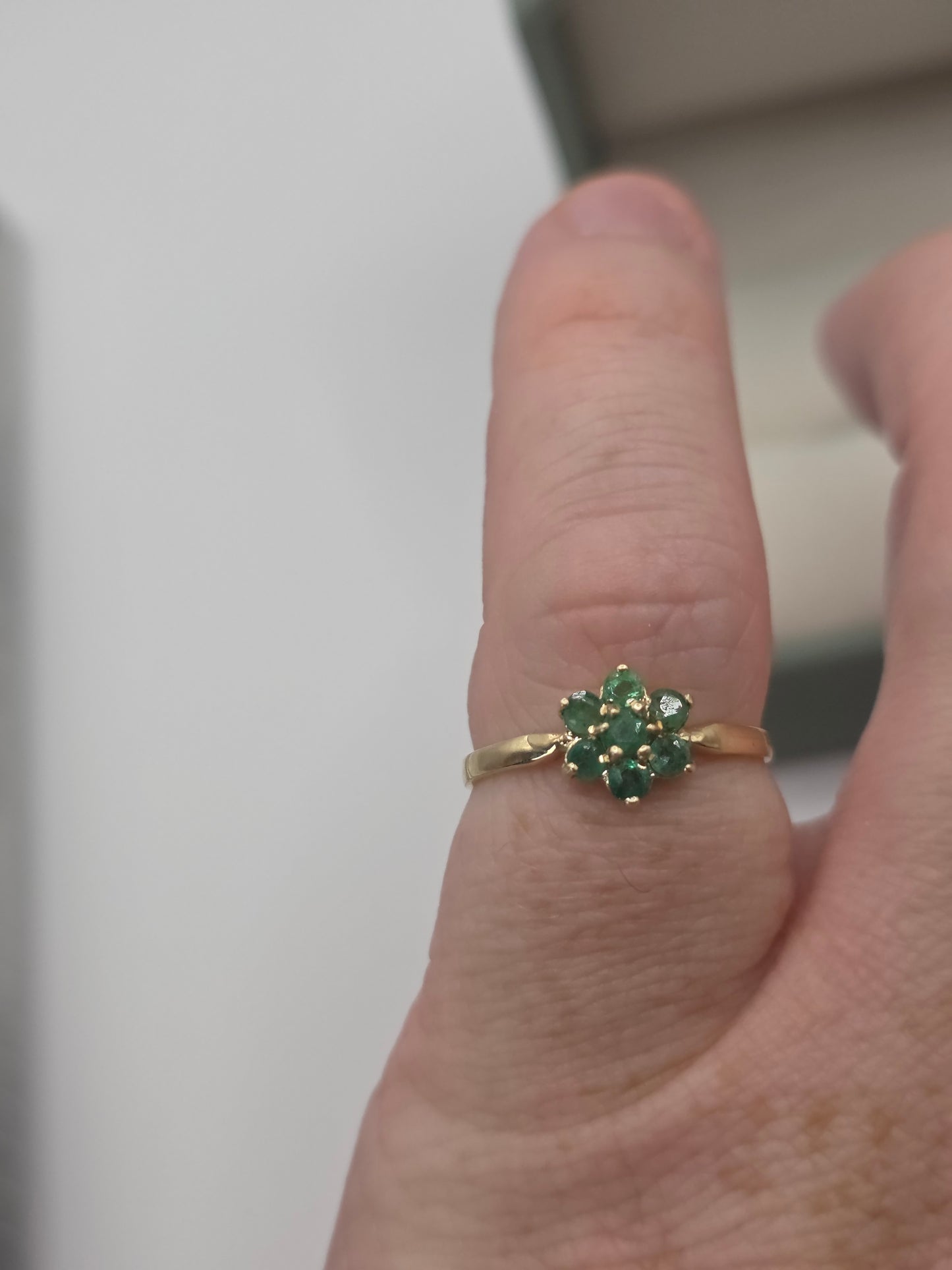 9ct gold emerald cluster ring