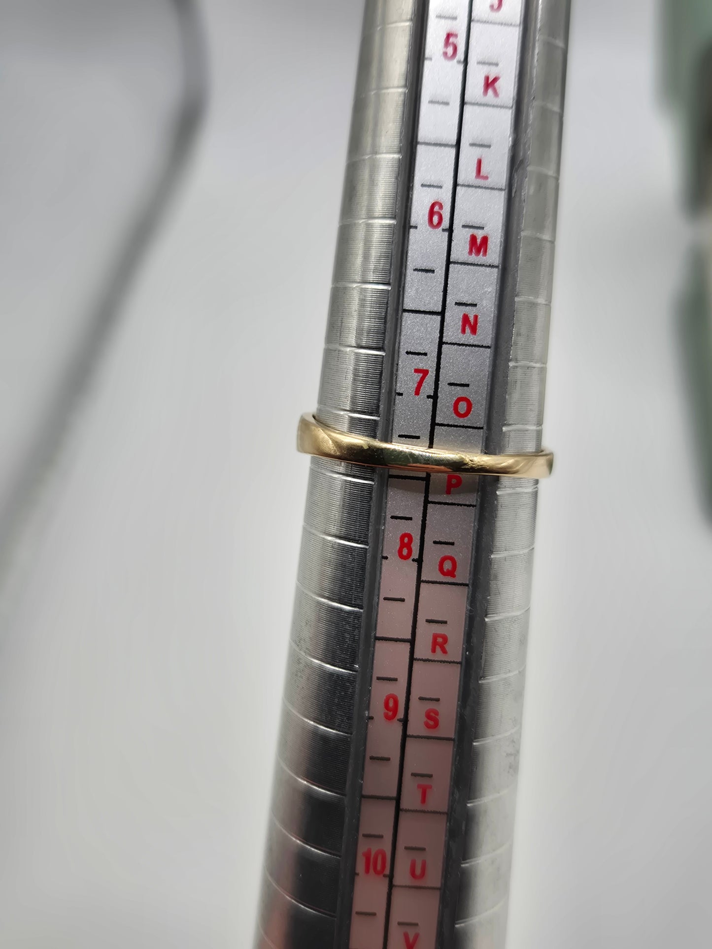 9ct gold jet celtic ring