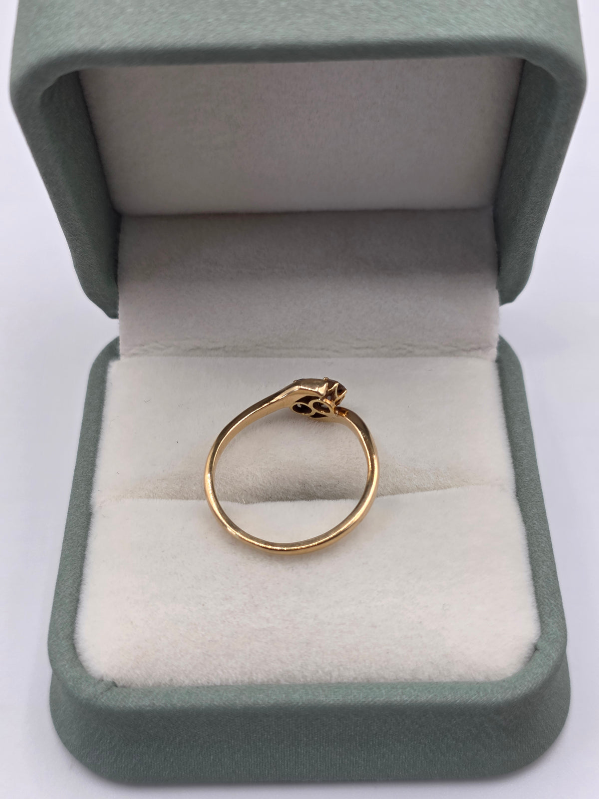 14ct gold sapphire and diamond ring