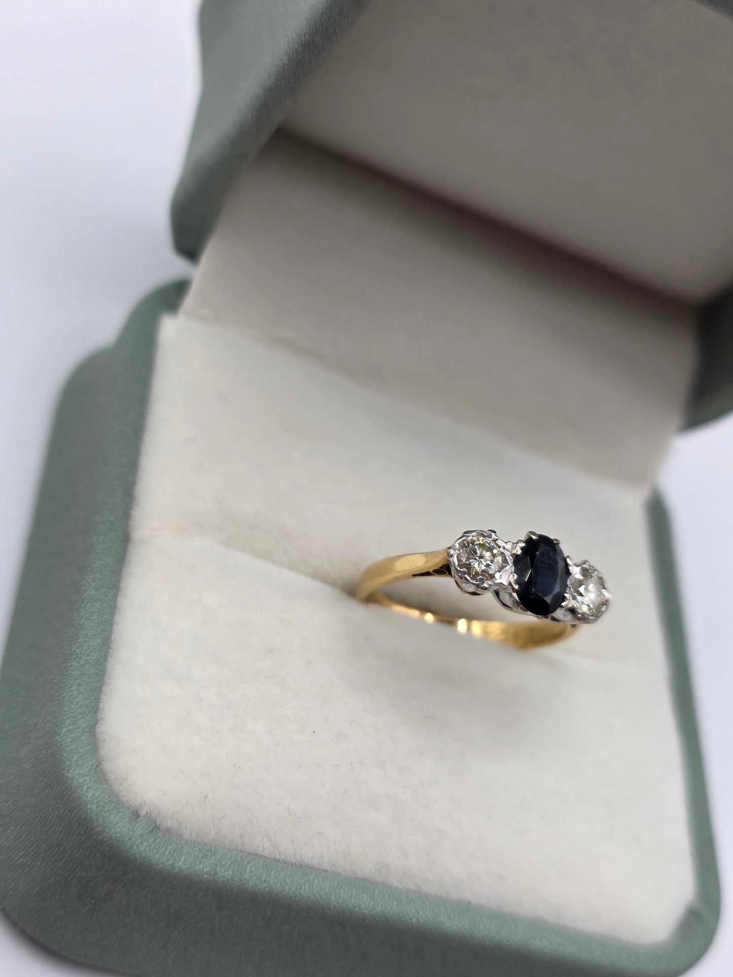 18ct gold sapphire and diamond ring