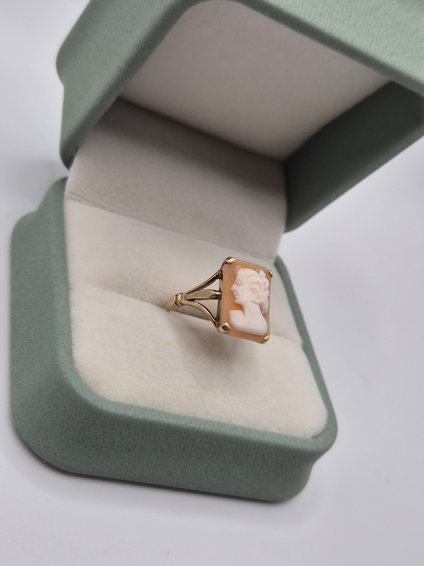 Vintage 9ct gold cameo ring