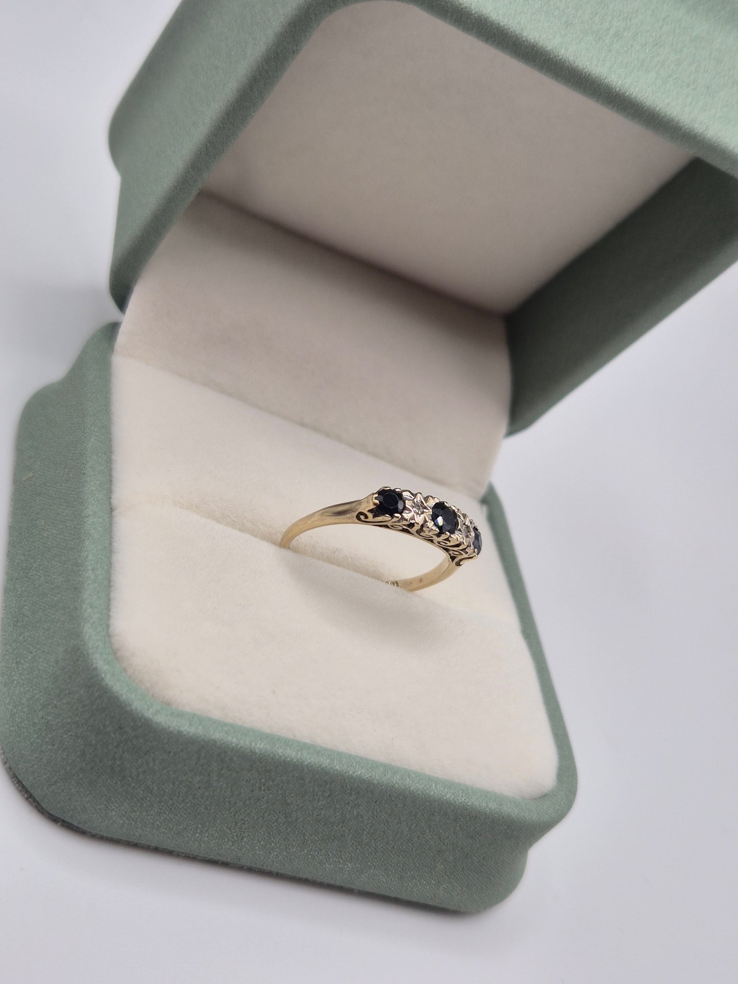 9ct gold sapphire and diamond ring