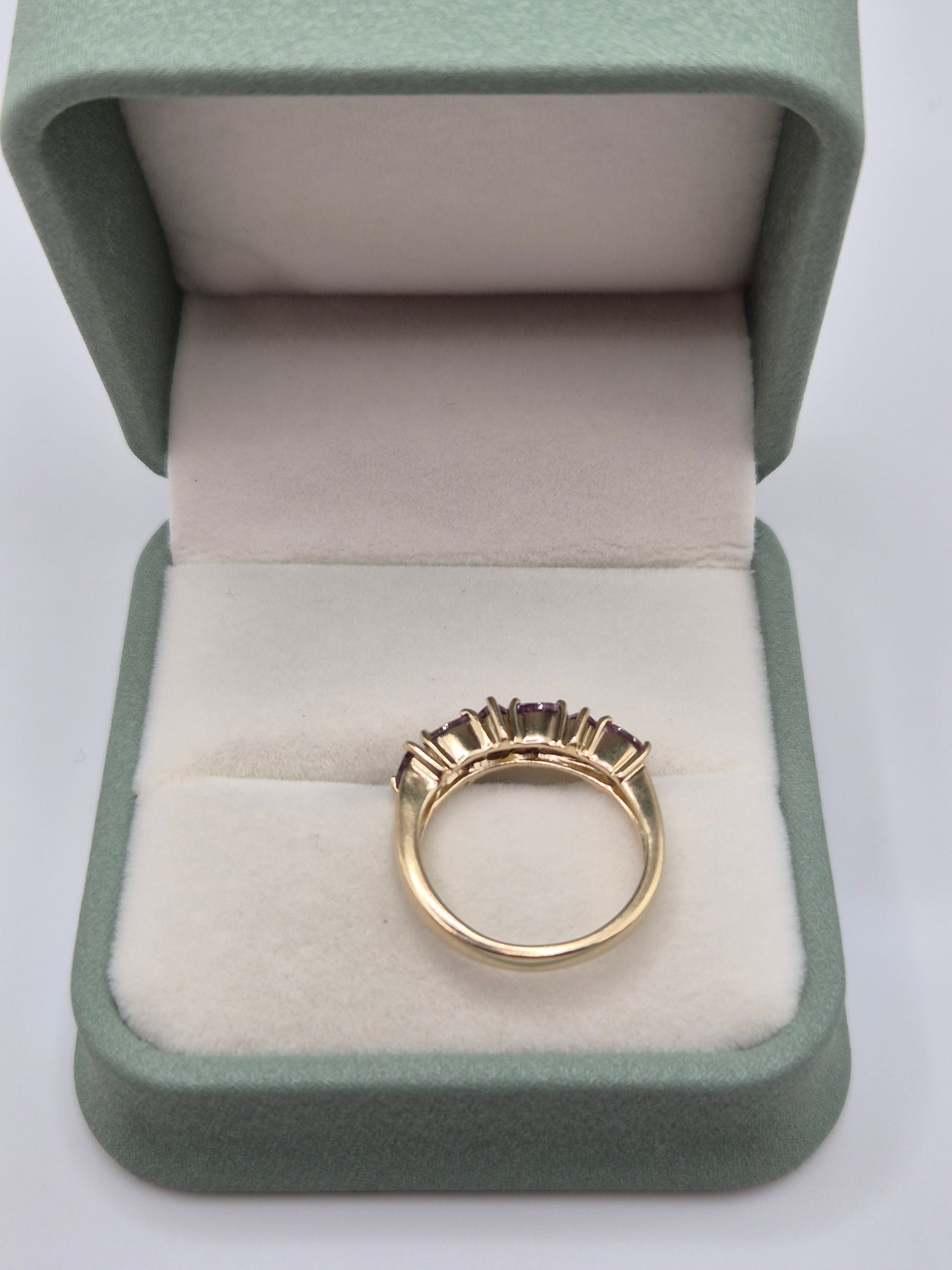 Heavy 9ct gold quartz ring