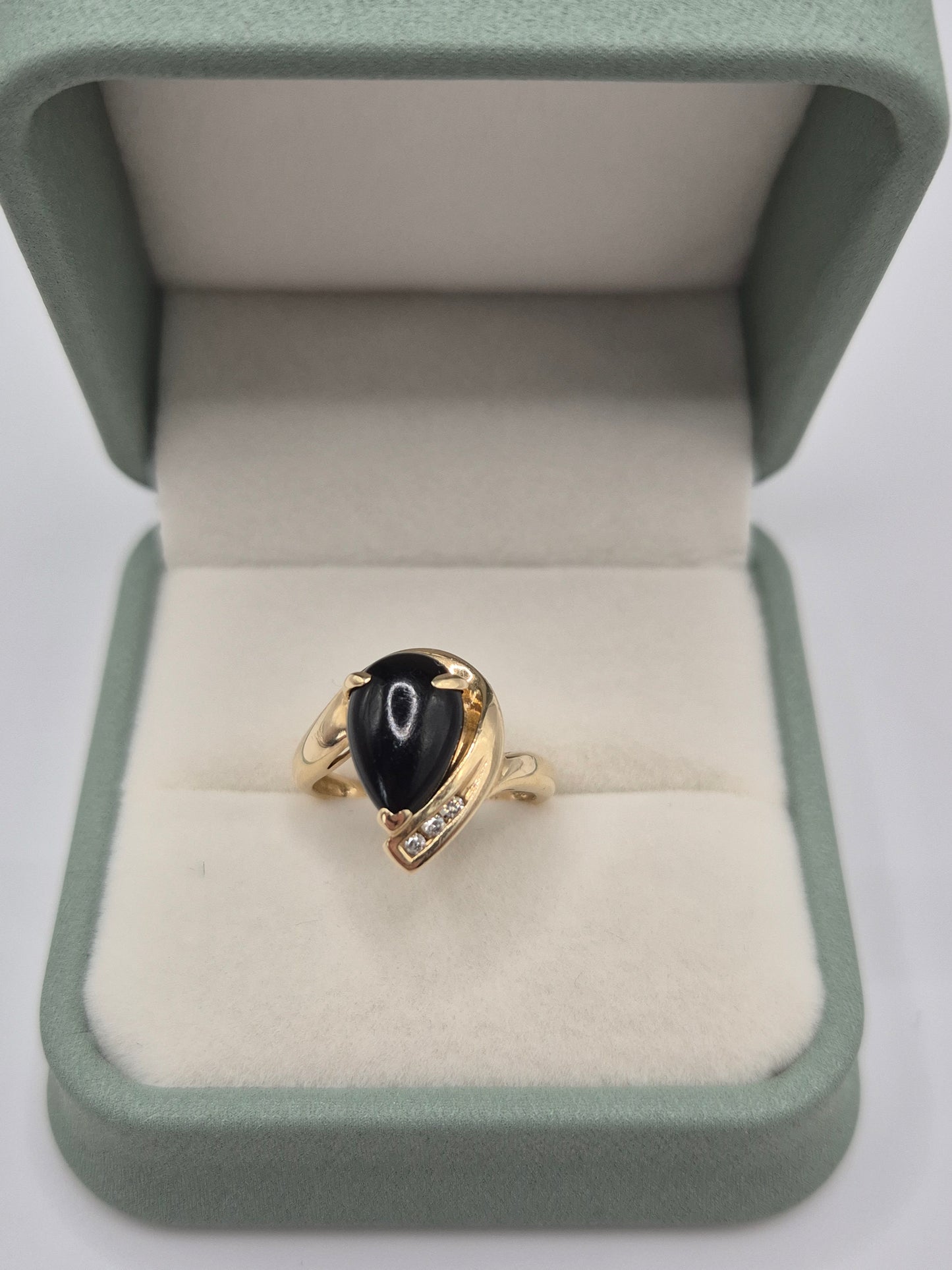 14ct gold onyx and diamond ring