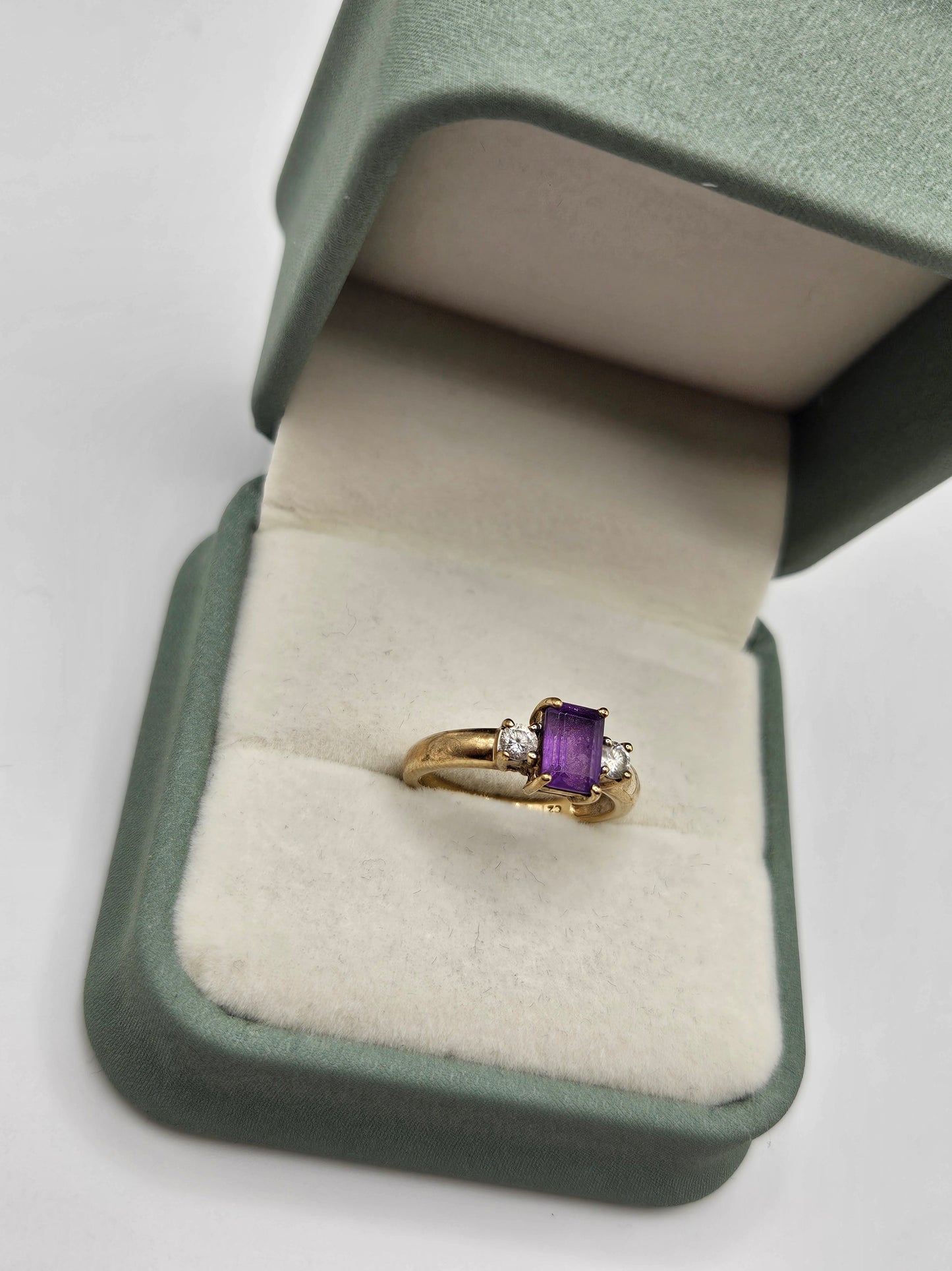 9ct gold amethyst and cz ring