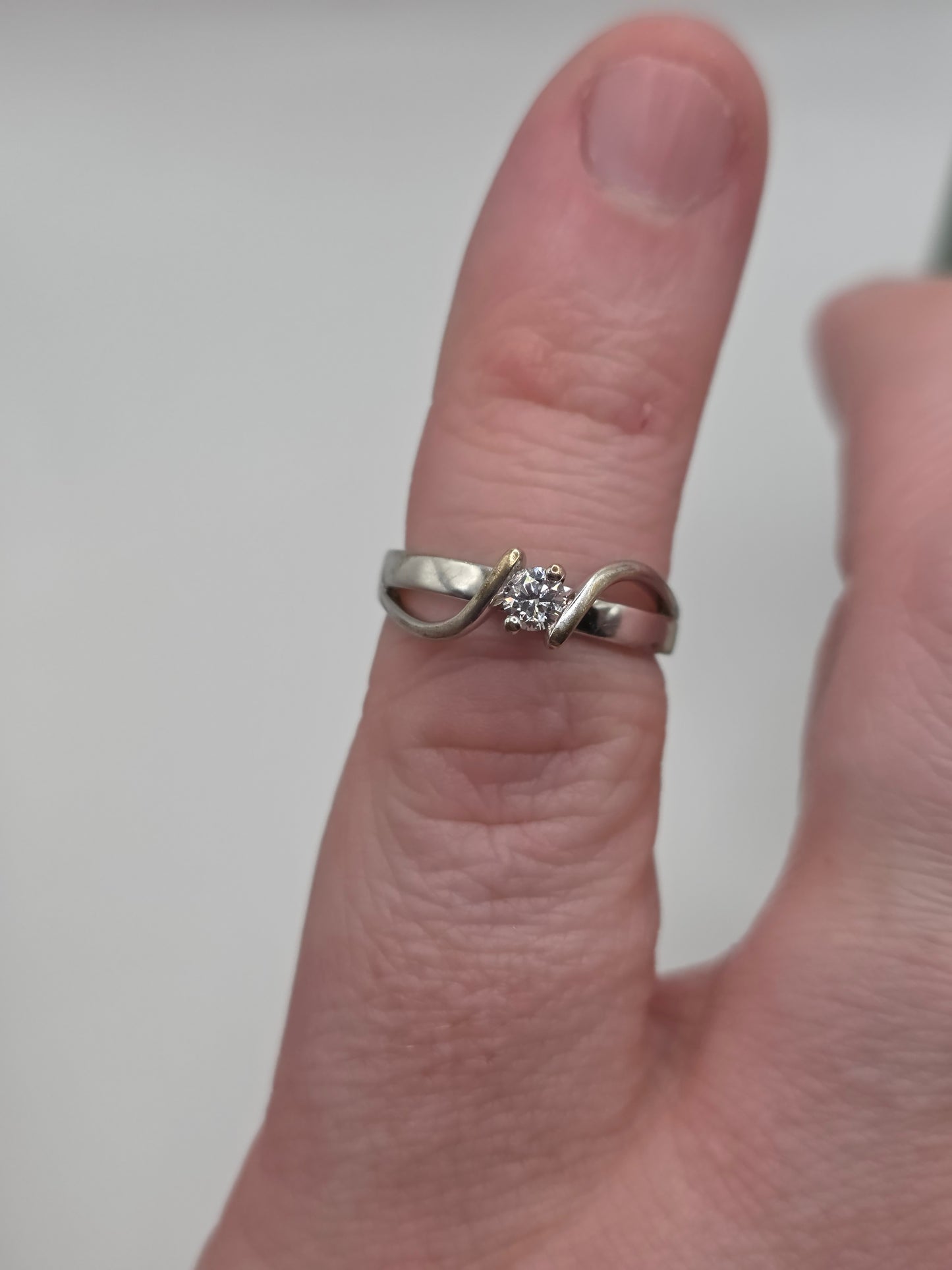 9ct white gold diamond ring