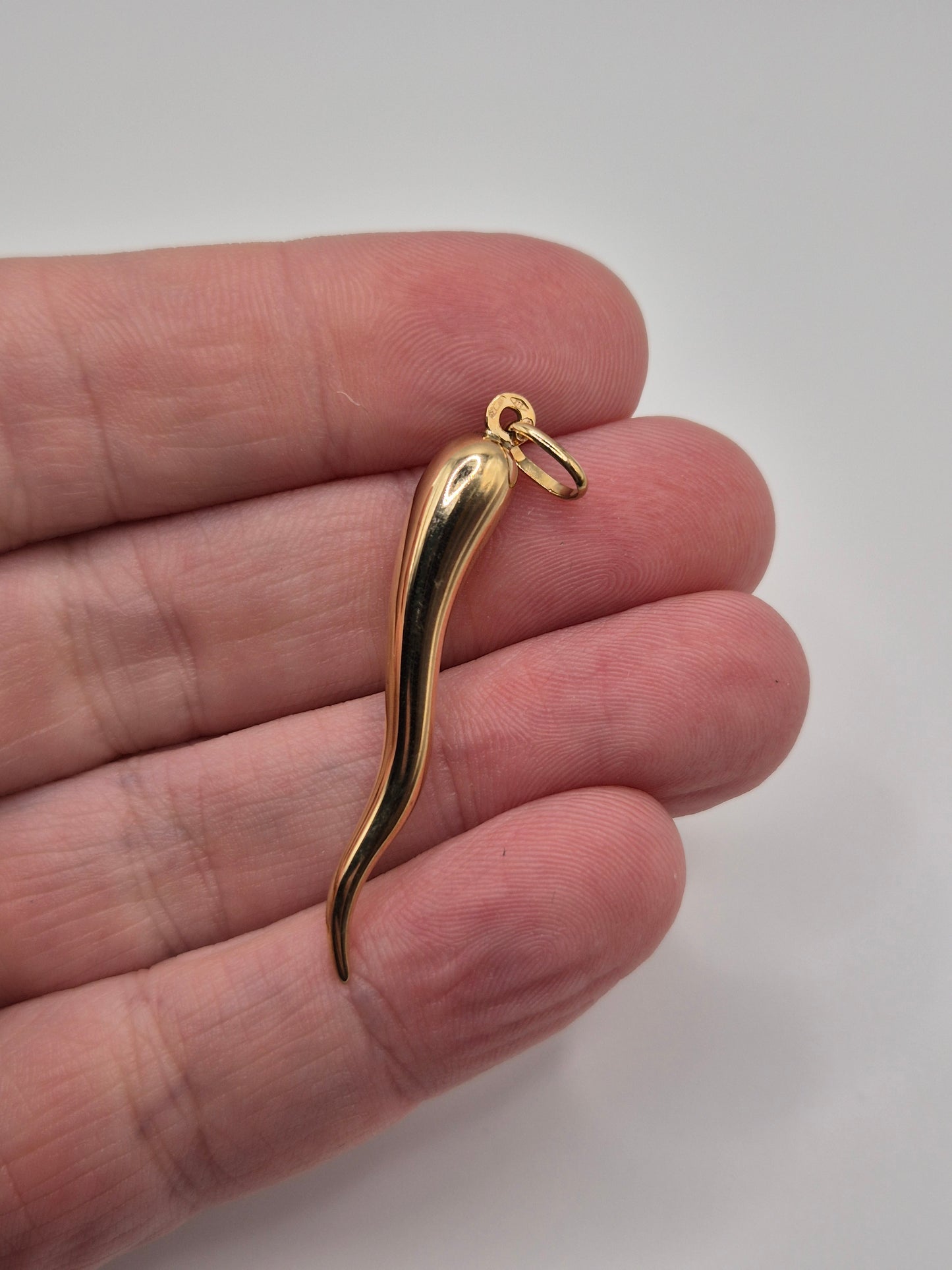 9ct gold horn of plenty pendant