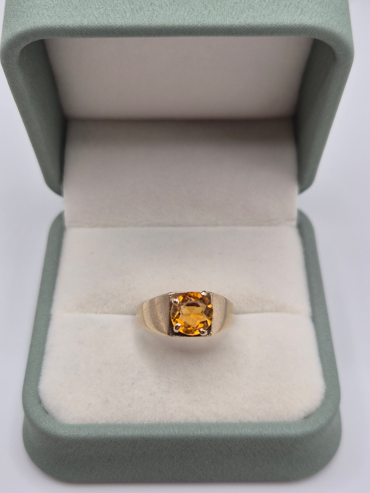 Heavy 9ct gold citrine ring