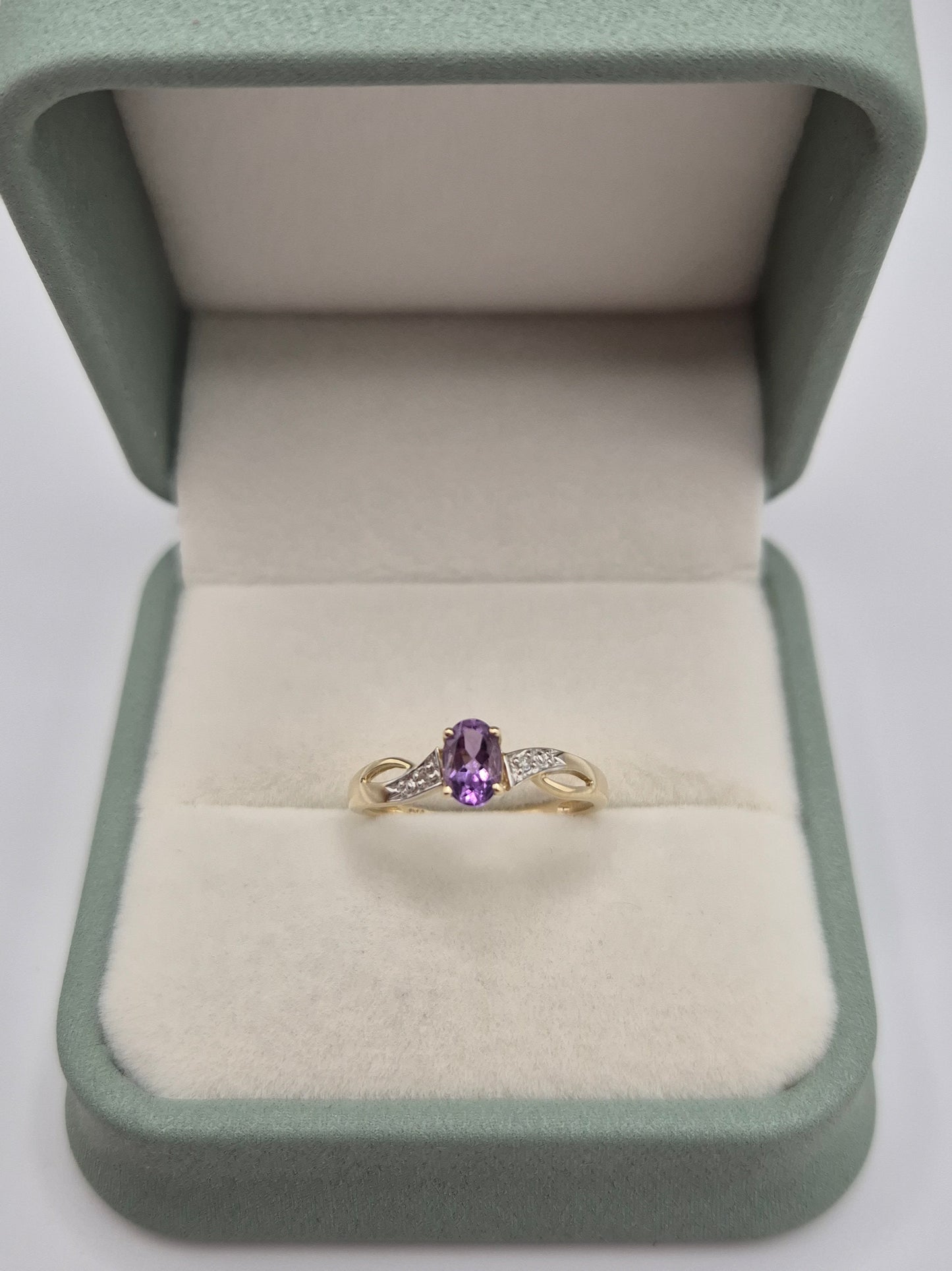 9ct gold amethyst and diamond ring