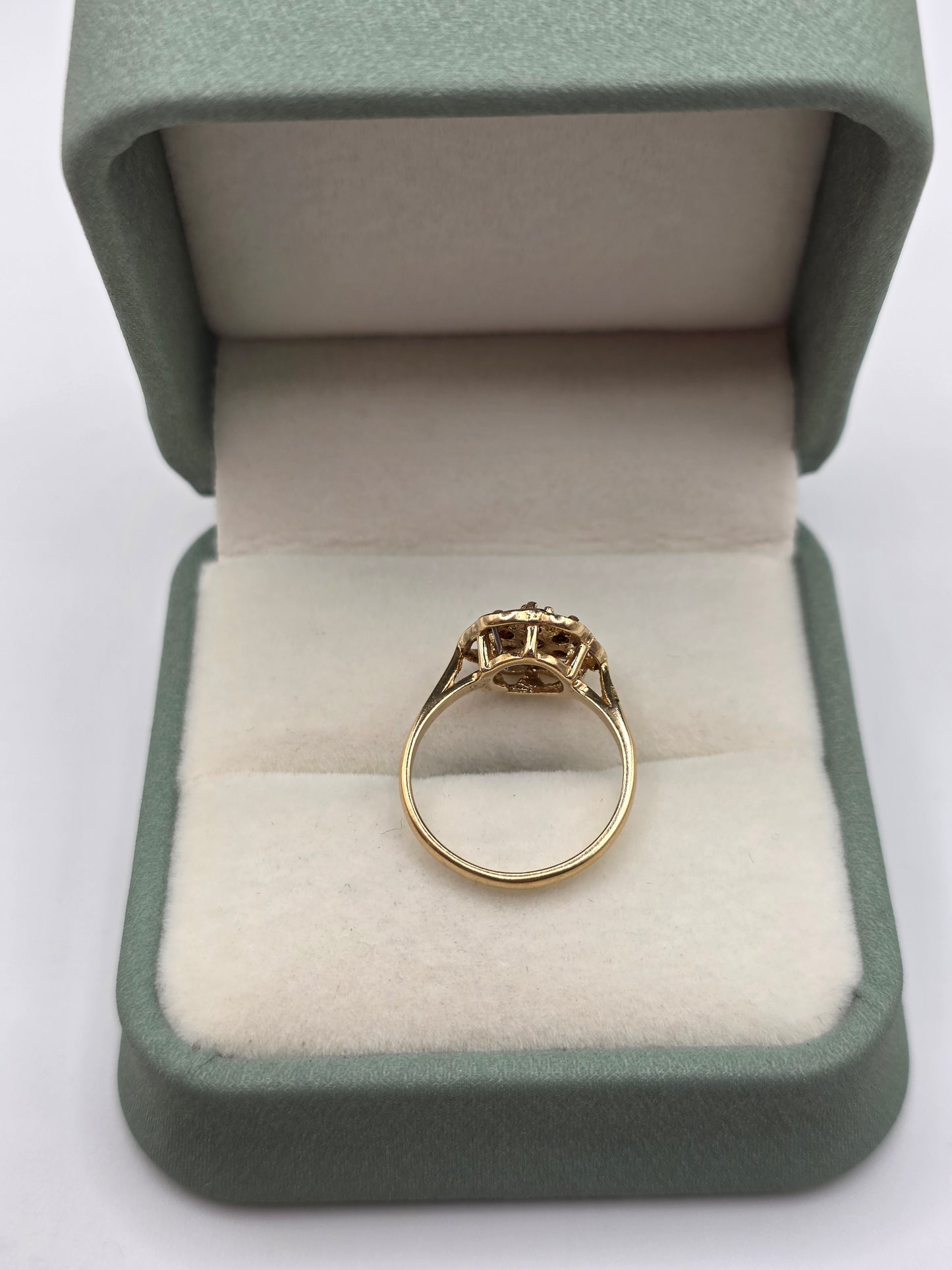 9ct gold garnet ring