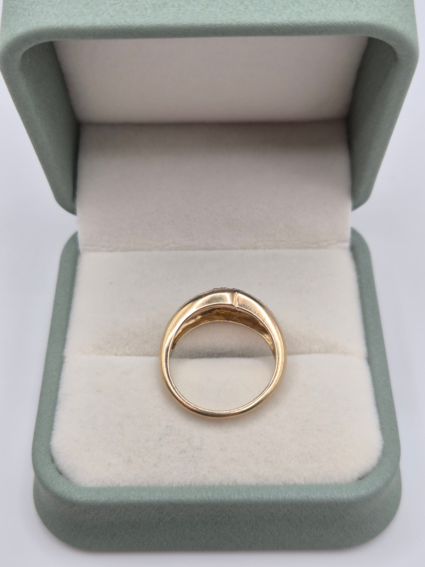 Heavy 9ct gold diamond cluster ring