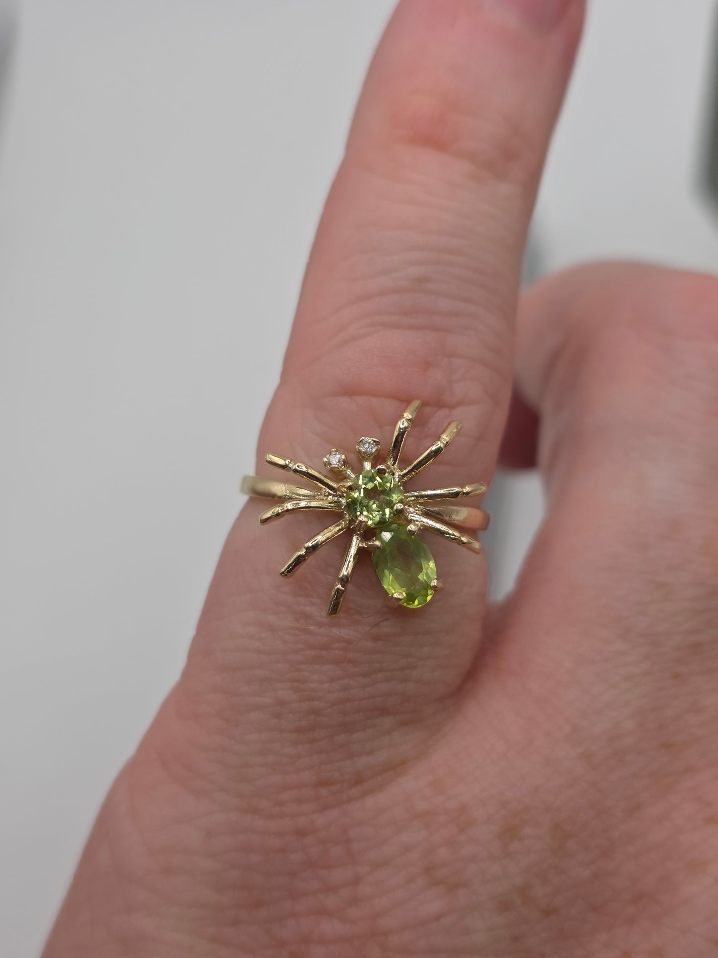 9ct gold peridot and diamond spider ring