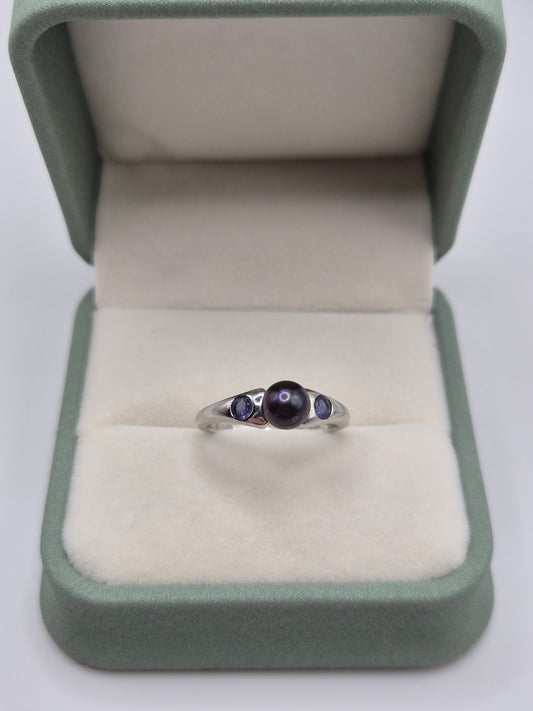 9ct white gold cultured pearl and iolite ring