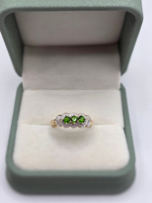 9ct gold diopside and diamond ring