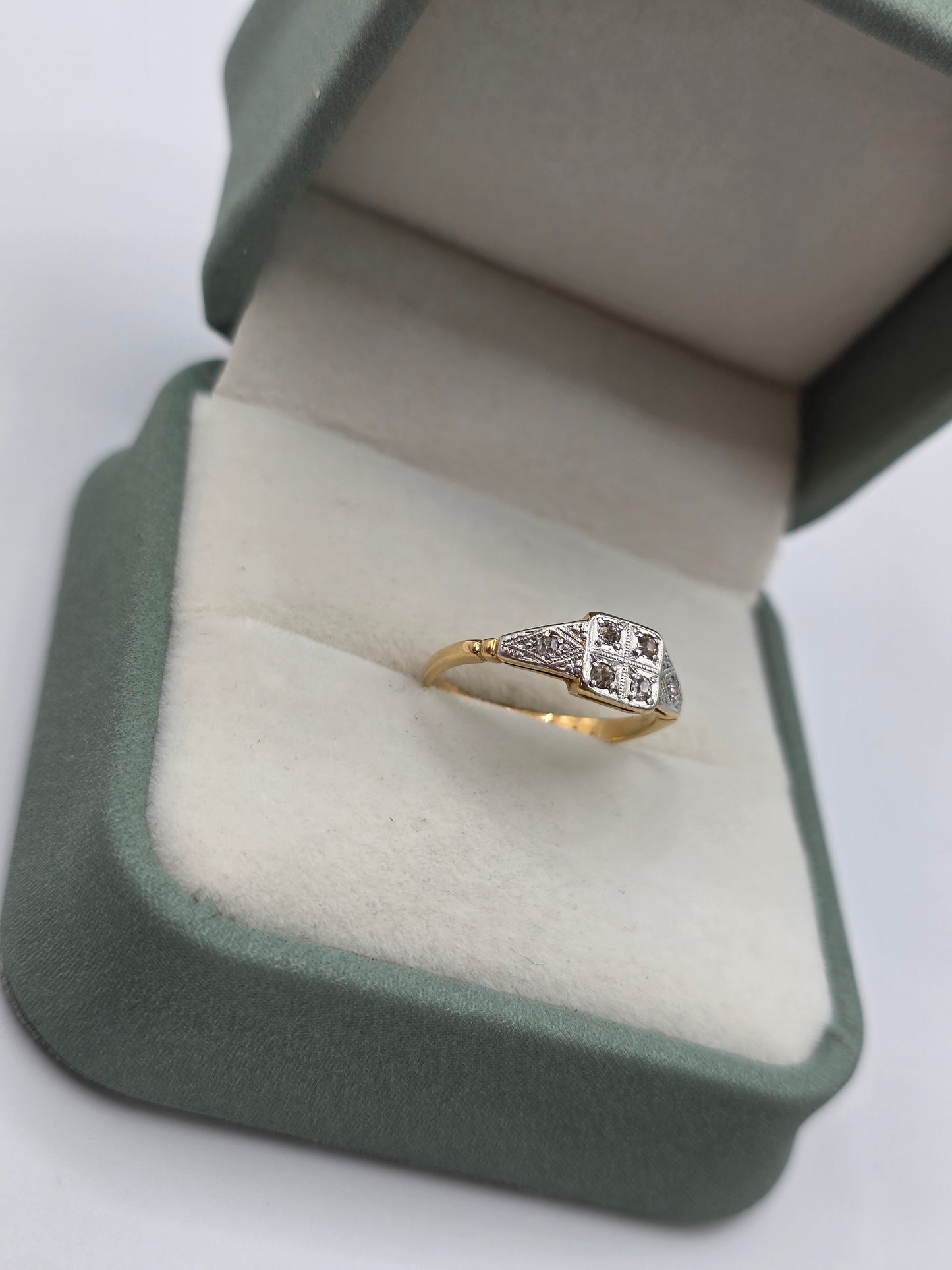 Art Decor 18ct gold diamond ring