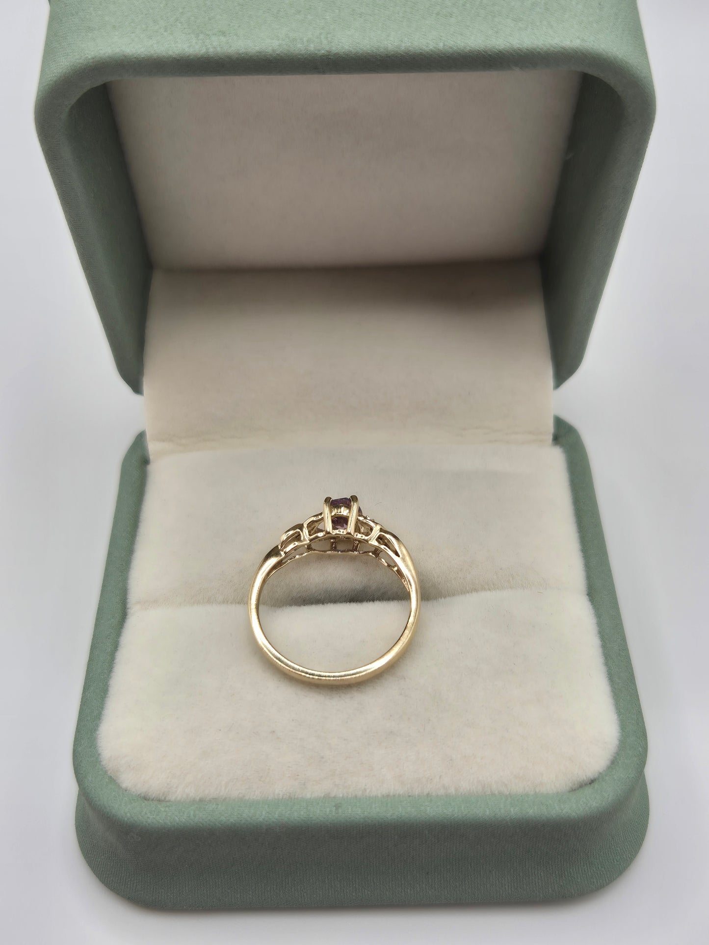 9ct gold amethyst and diamond ring