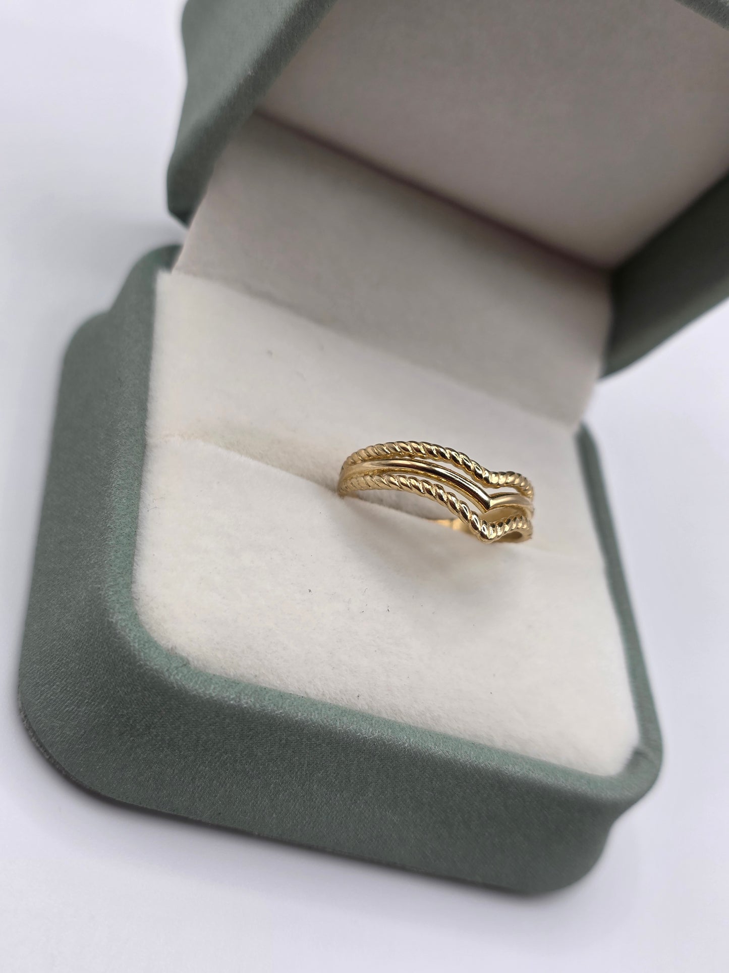9ct gold wishbone ring