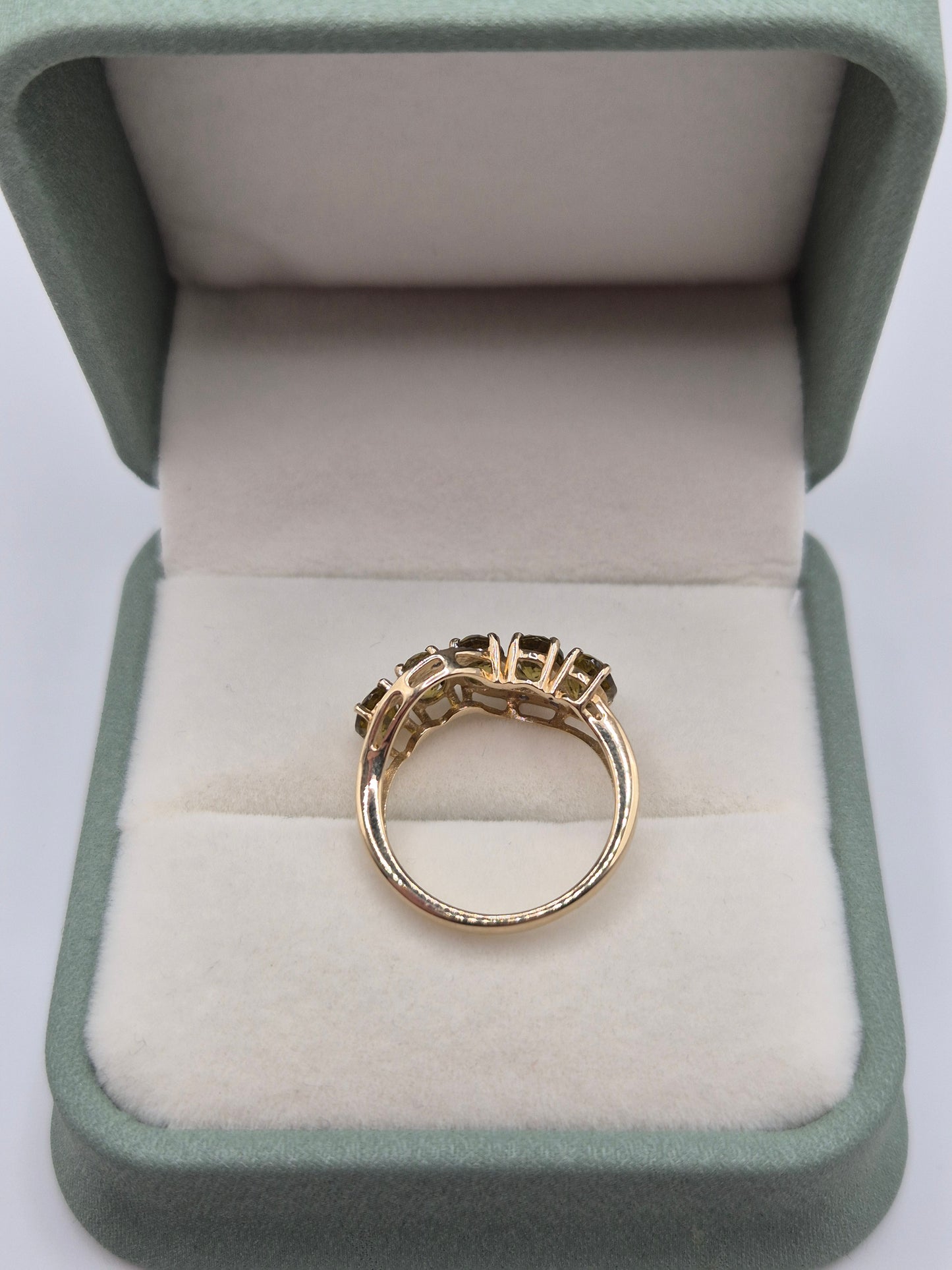 9ct gold 2.2 carat apatite and diamond ring