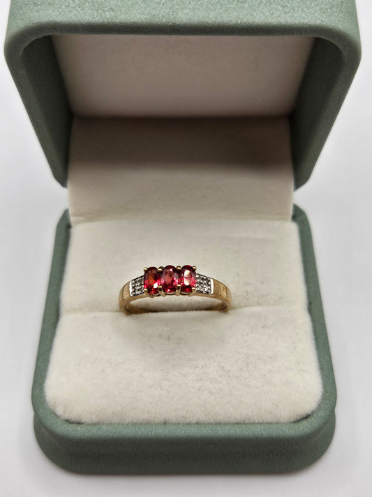 9ct gold spinel and diamond ring