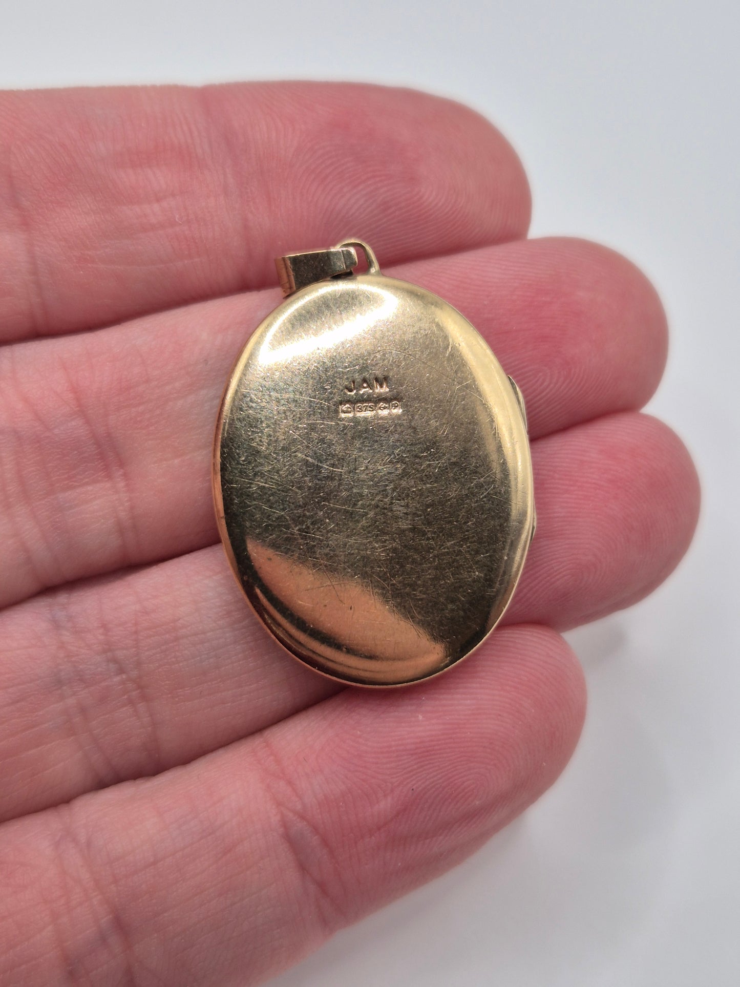 9ct gold locket pendant