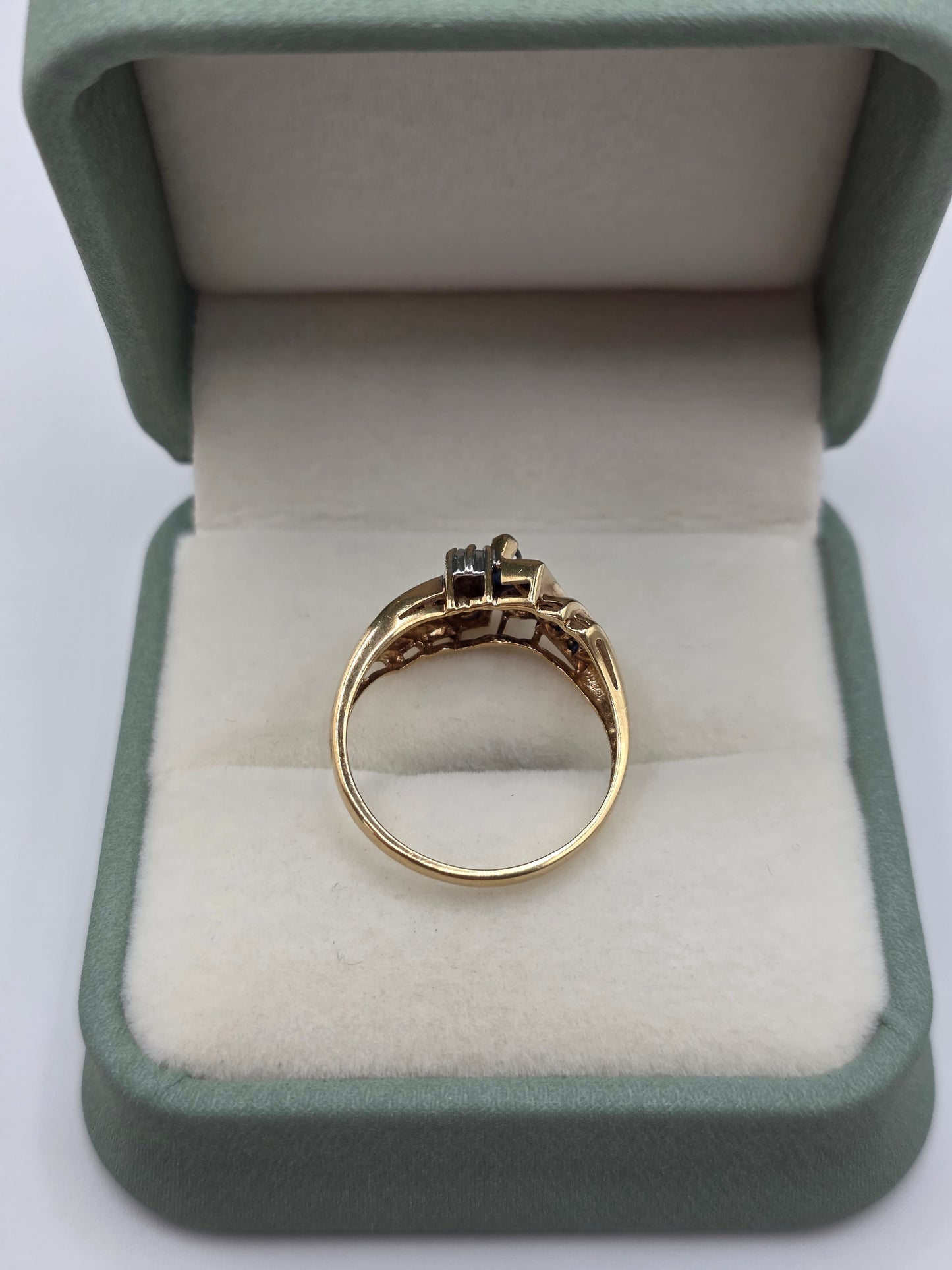 9ct gold sapphire and diamond ring