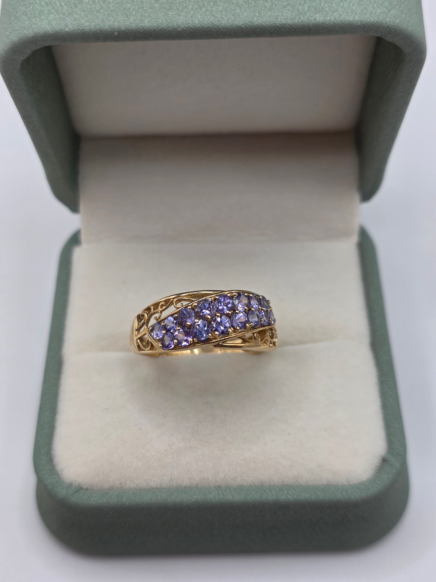 9ct gold tanzanite ring