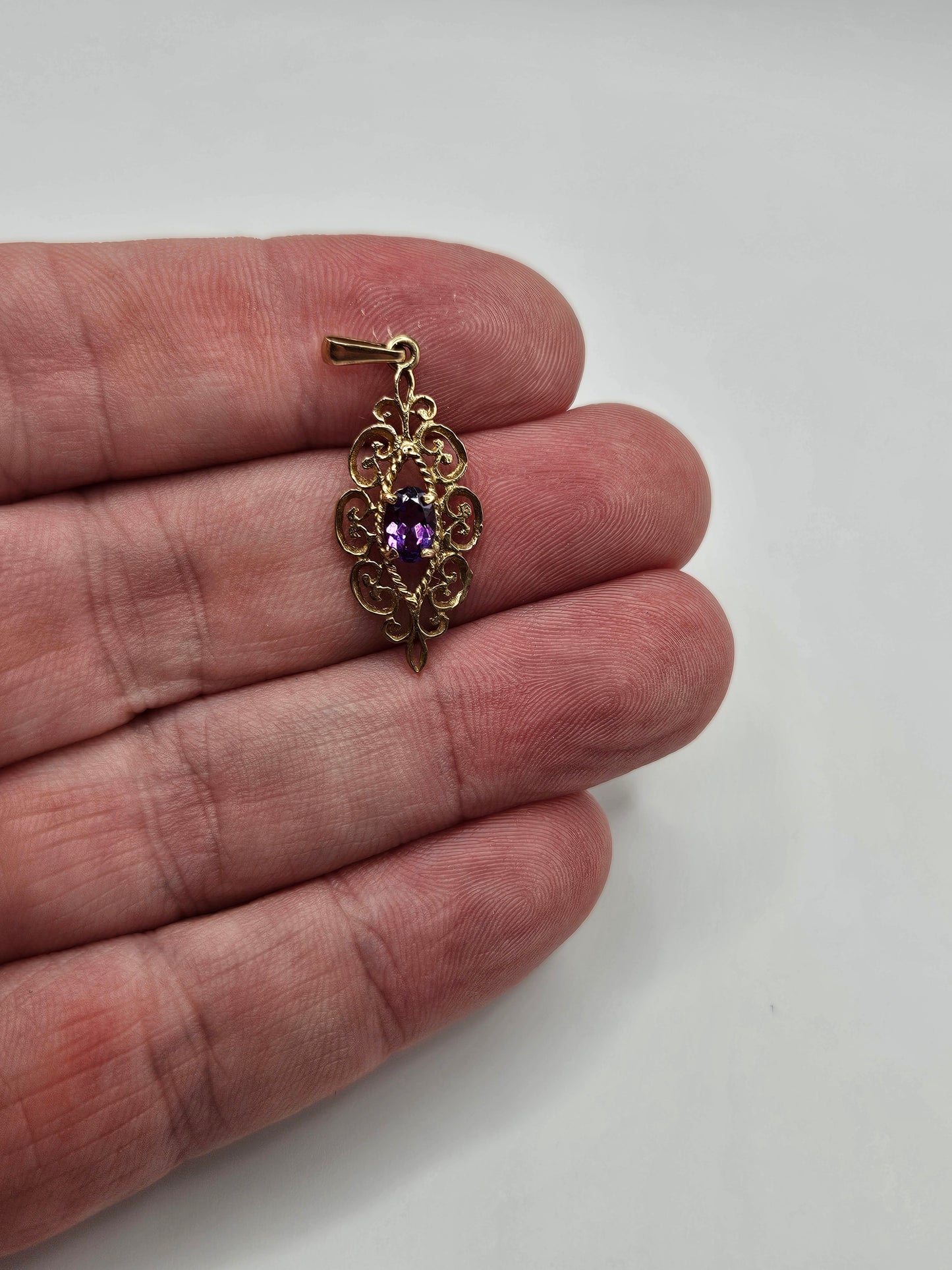 9ct gold amethyst pendant