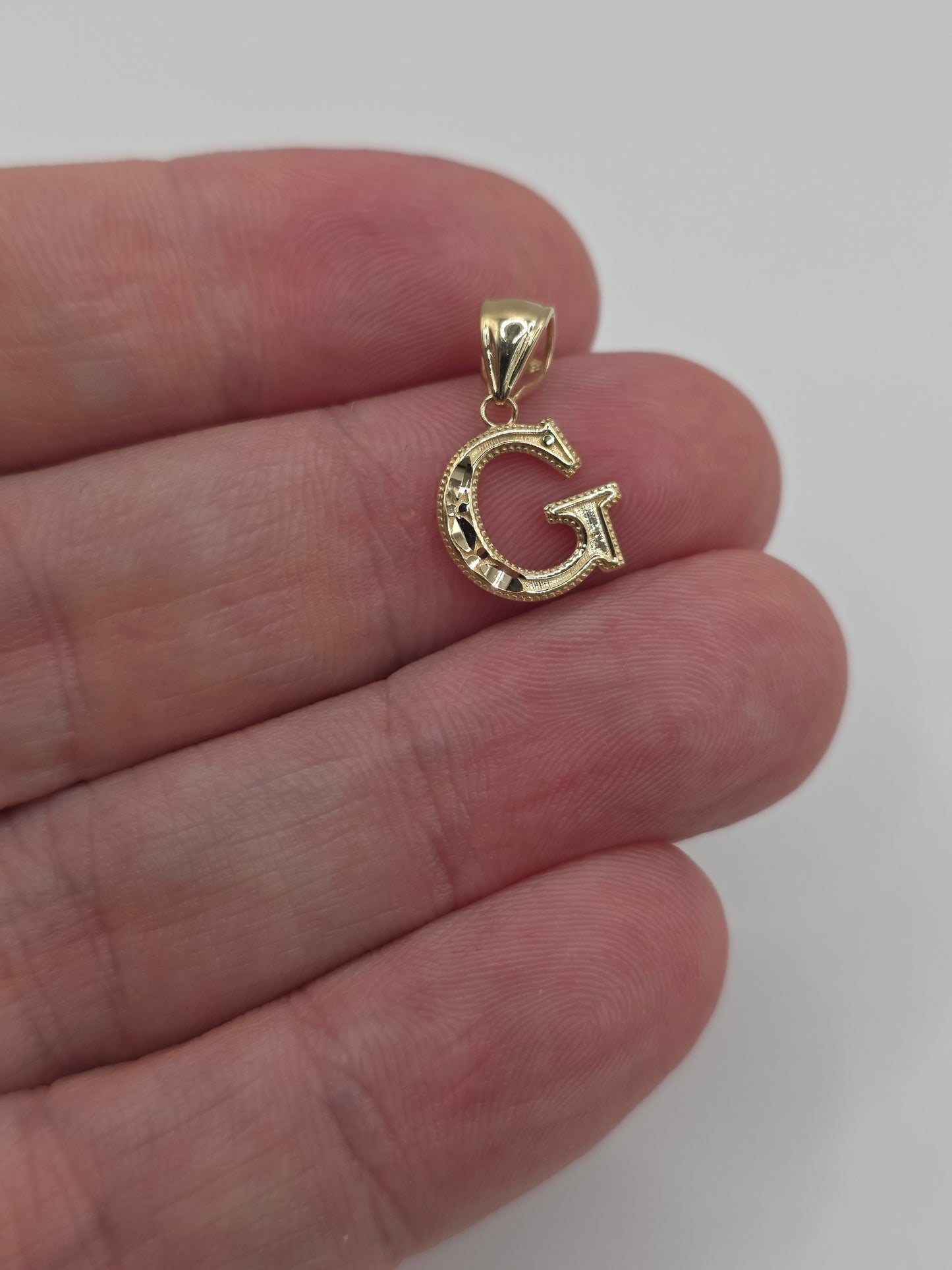 9ct gold initial G pendant