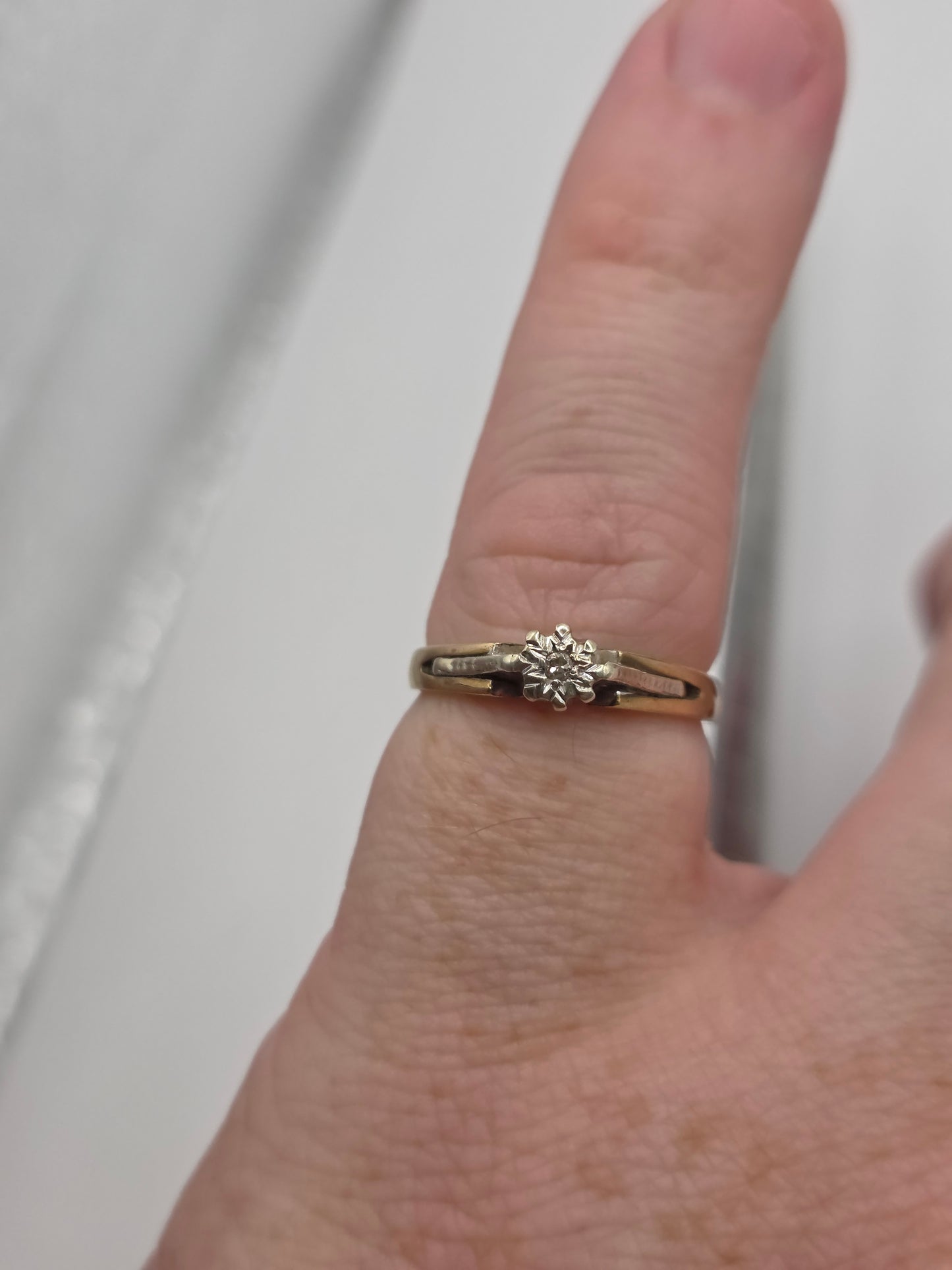 9ct gold diamond ring