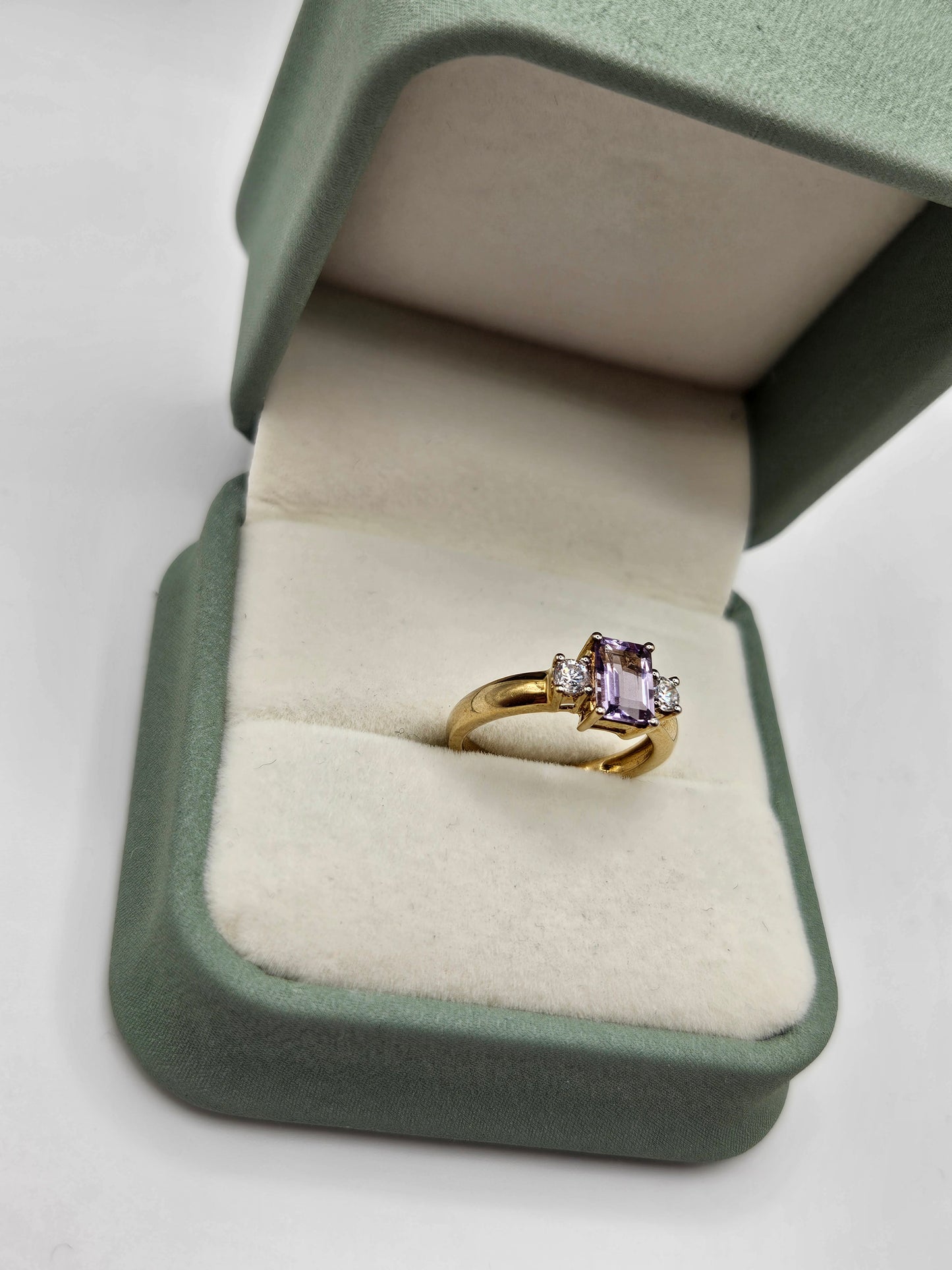 9ct gold amethyst and cz ring