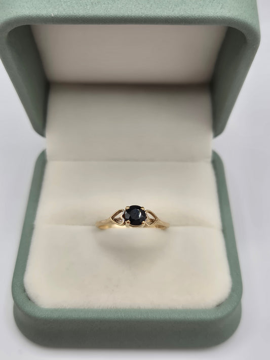 9ct gold sapphire ring