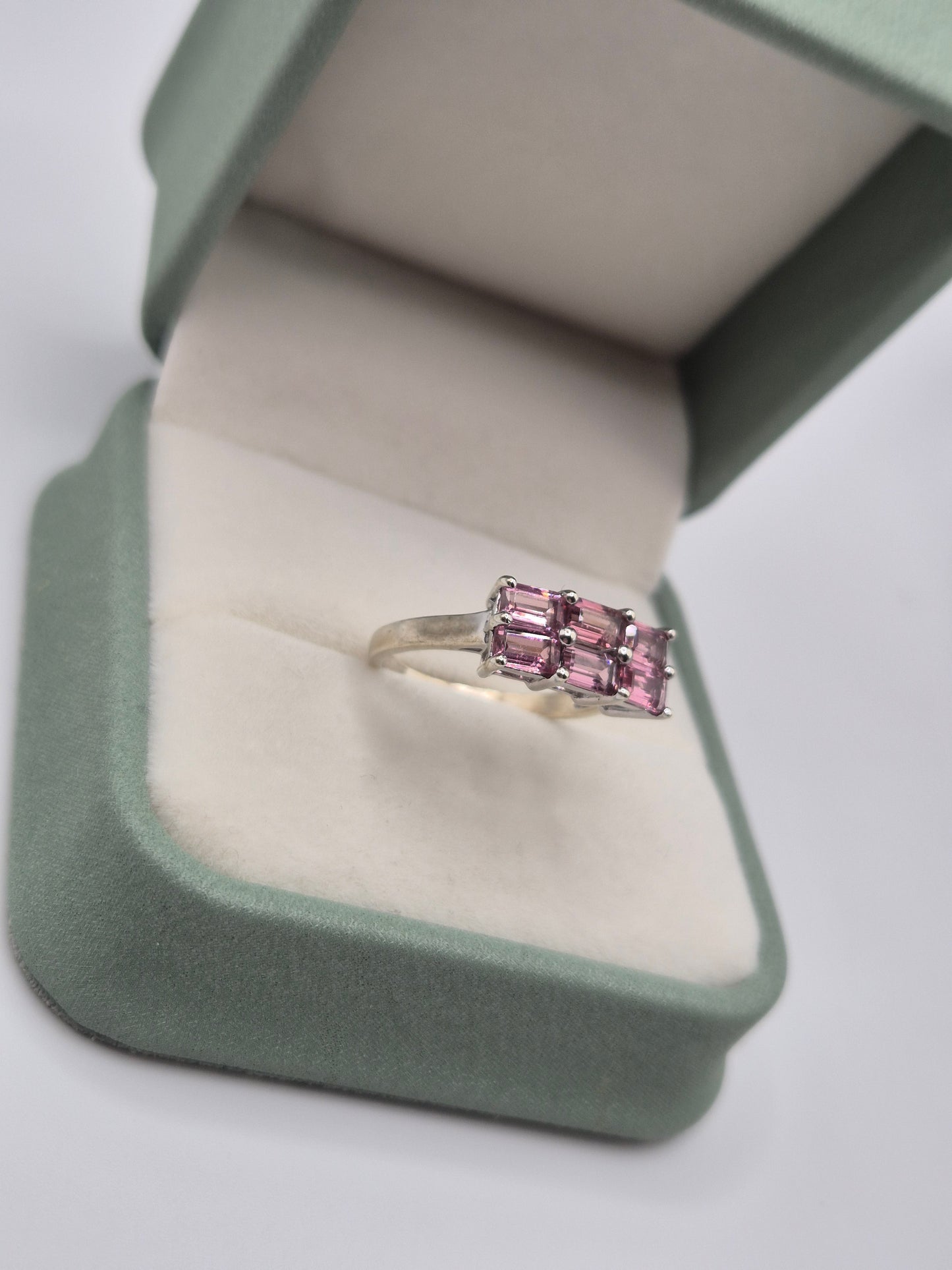 9ct white gold tourmaline ring