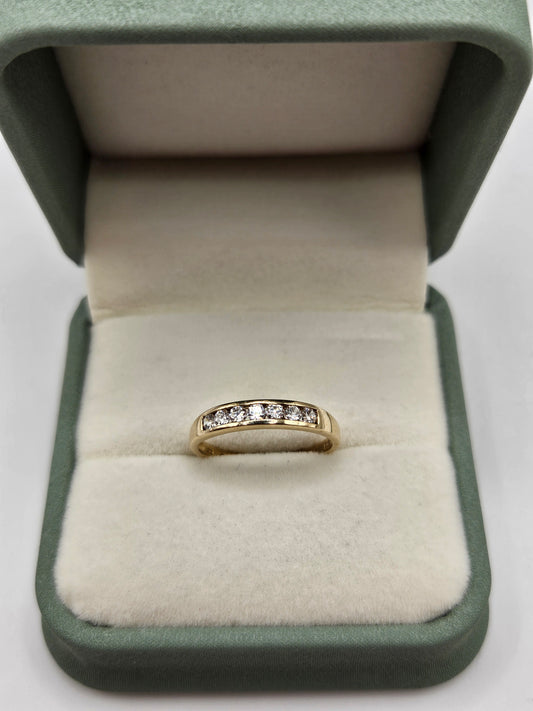 9ct gold cz ring