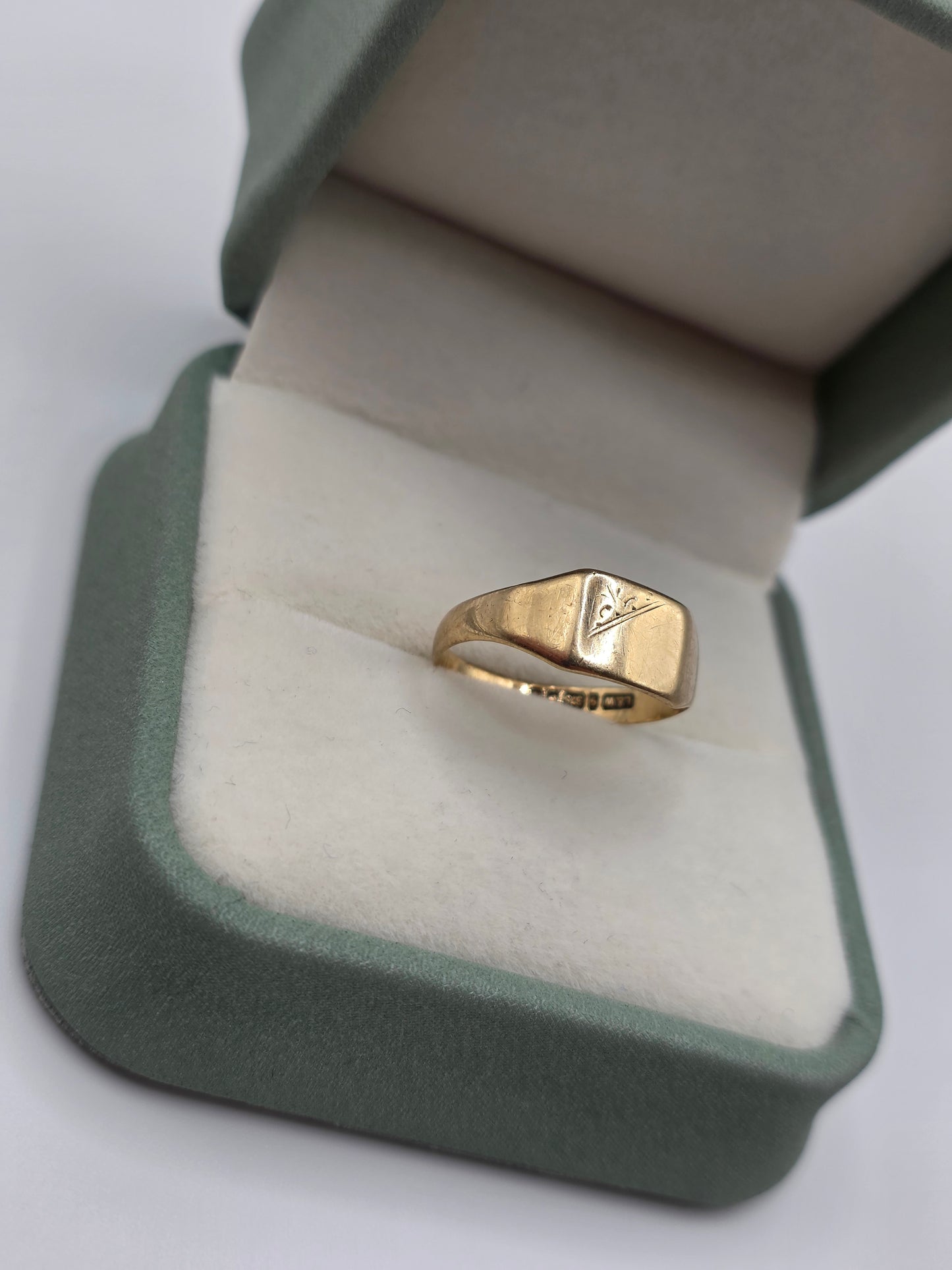 9ct gold signet ring