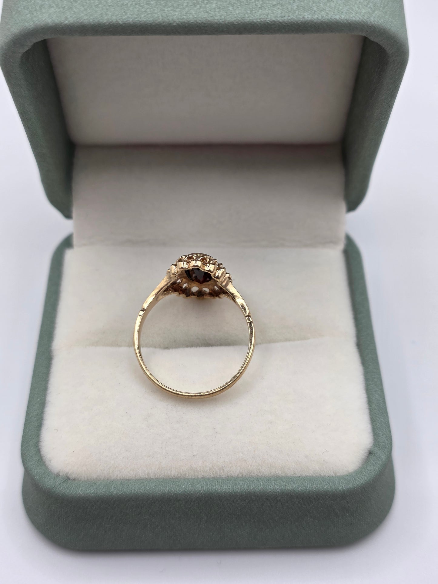 9ct gold garnet ring