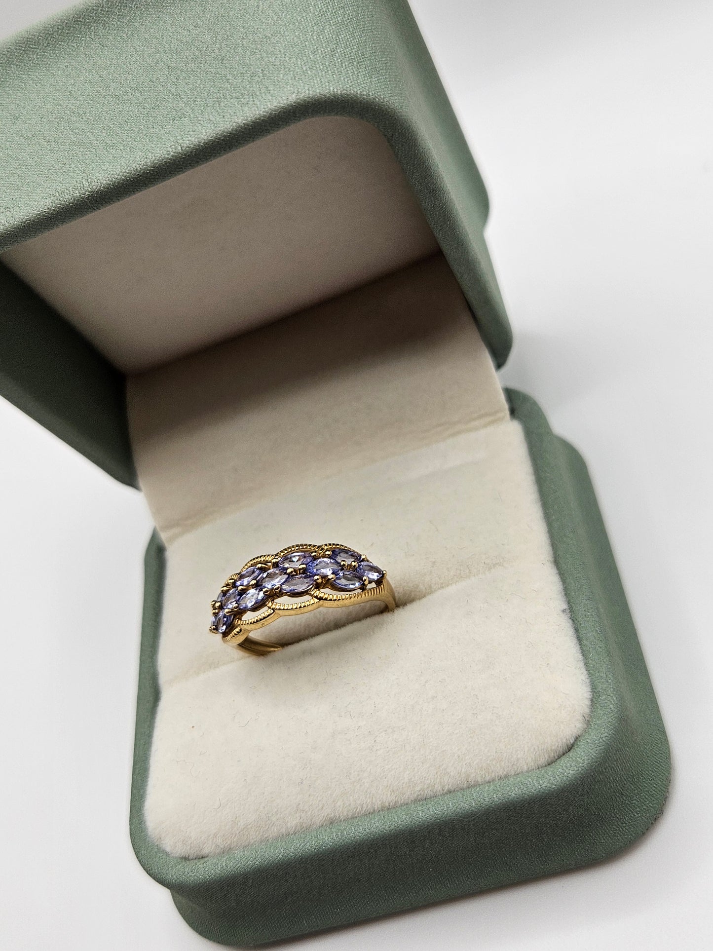 9ct gold tanzanite ring