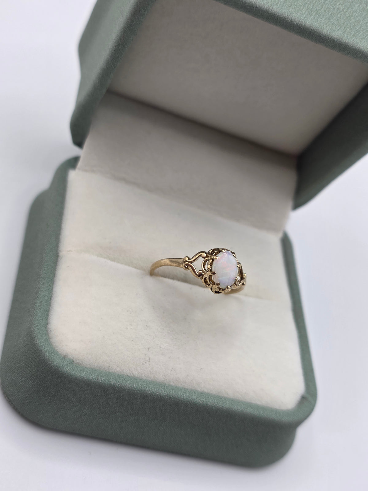 9ct gold opal ring
