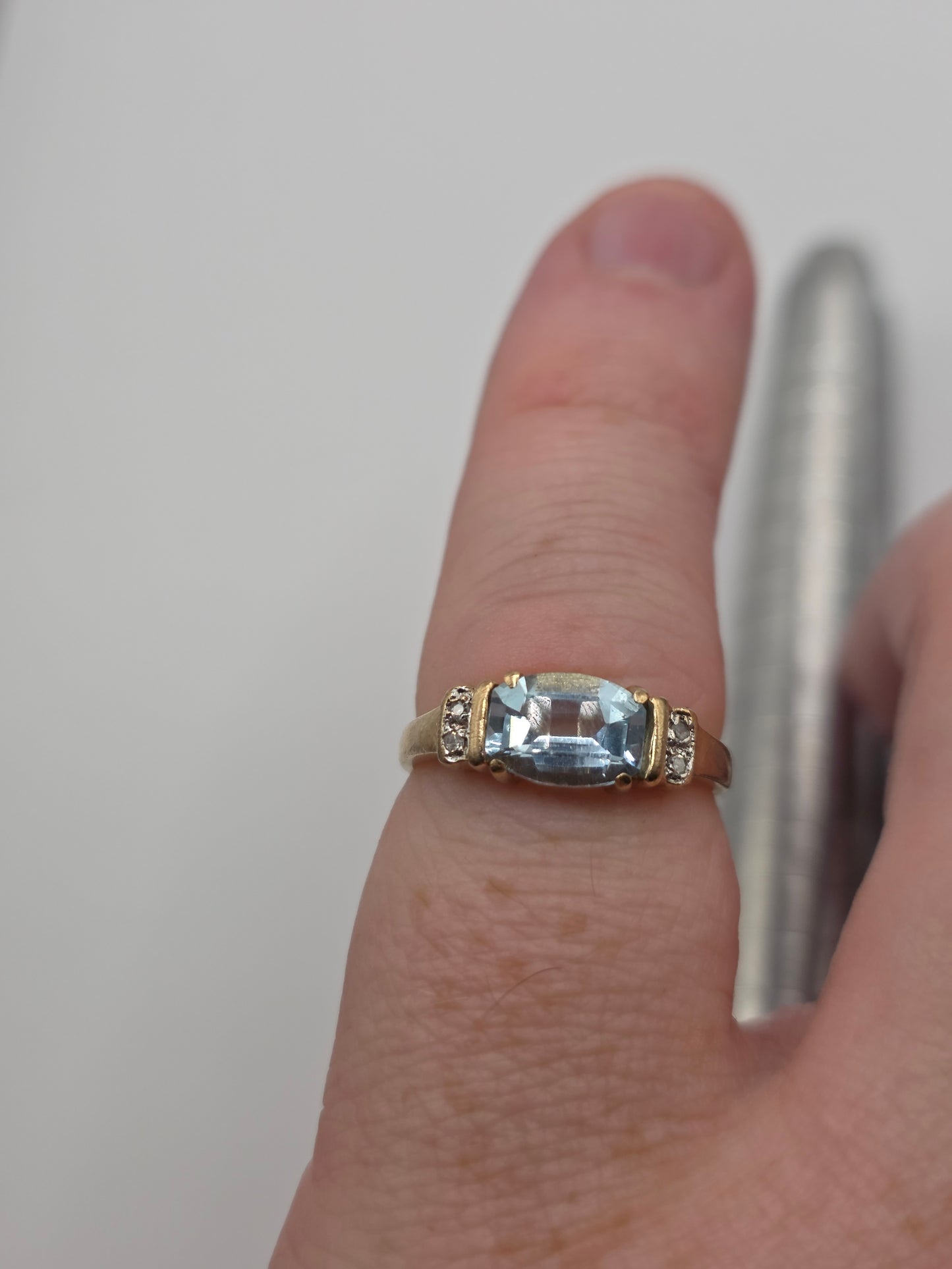 9ct gold aquamarine and diamond ring