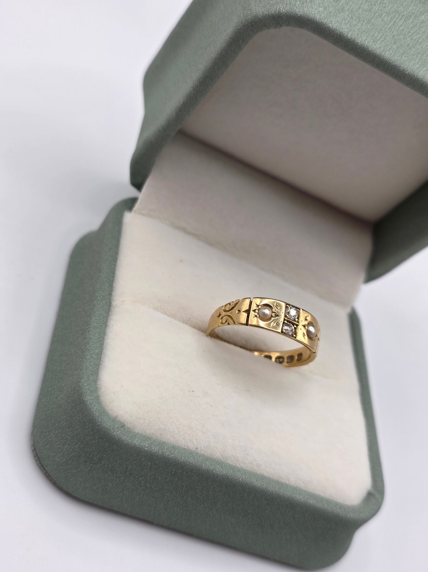 Antique 18ct gold diamond and pearl gypsy ring