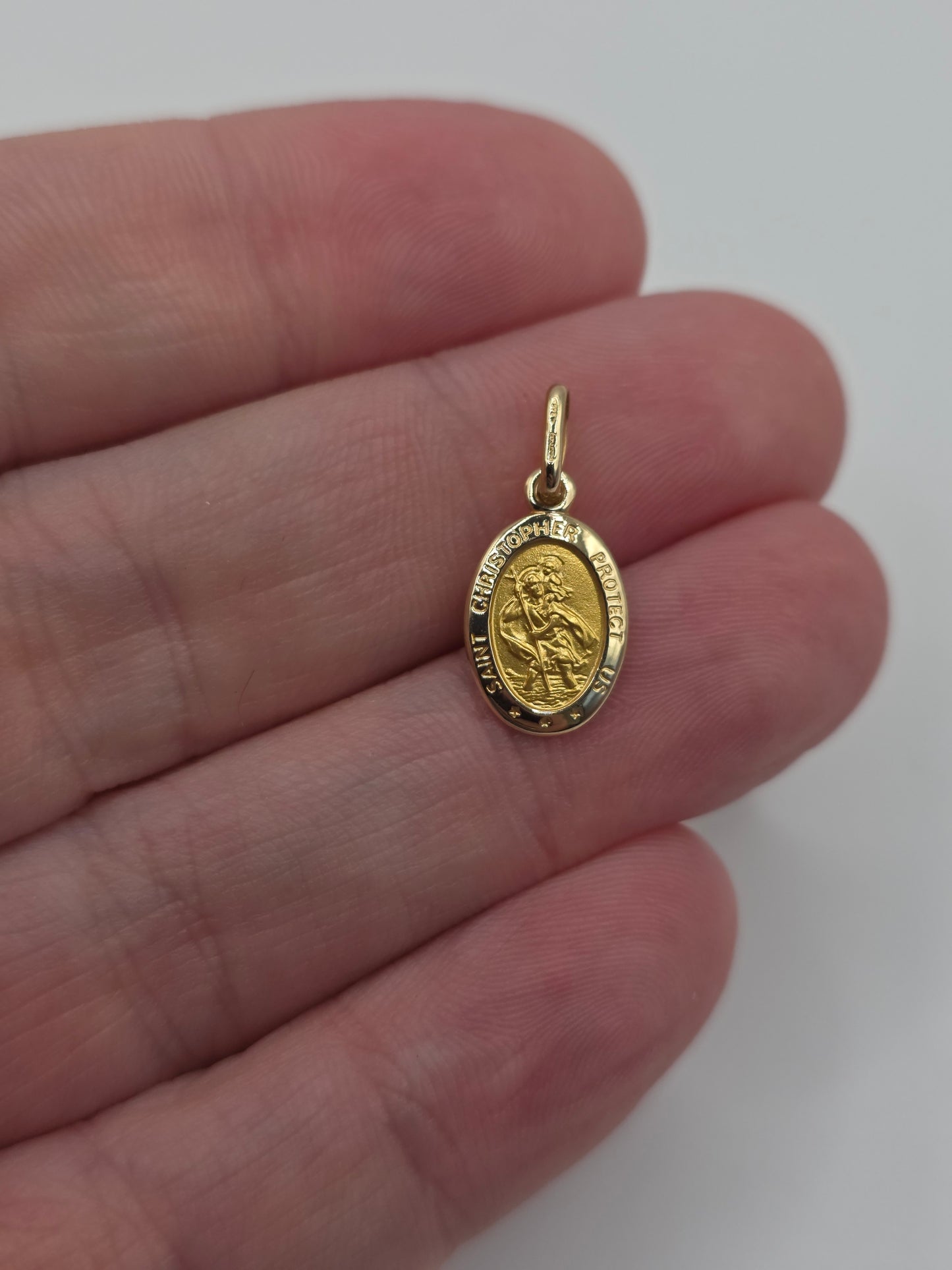 9ct gold oval st christopher pendant