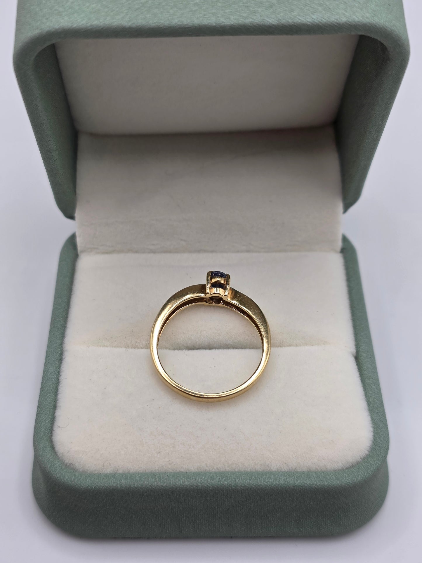 9ct gold tanzanite and diamond ring
