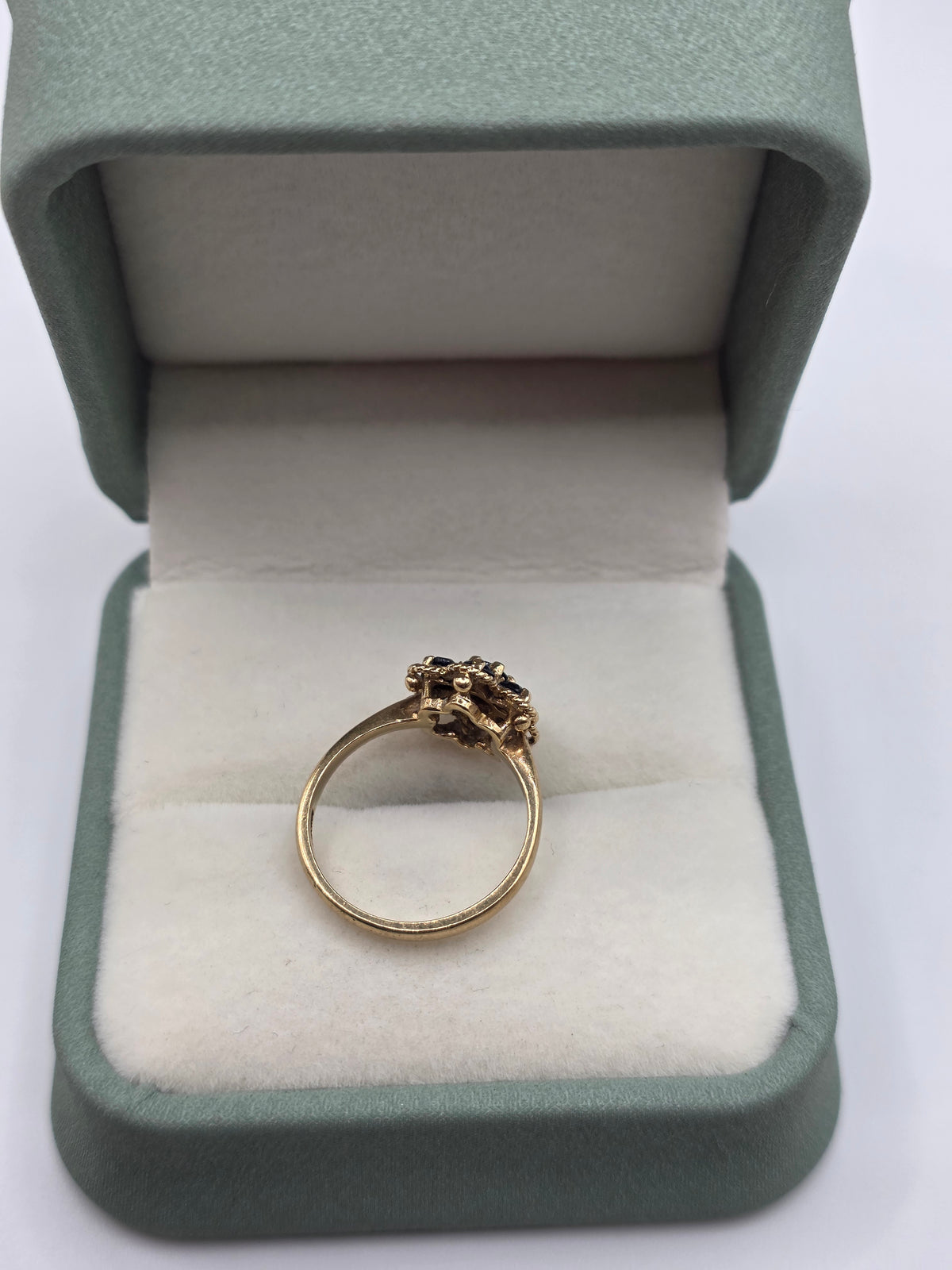 9ct gold sapphire ring