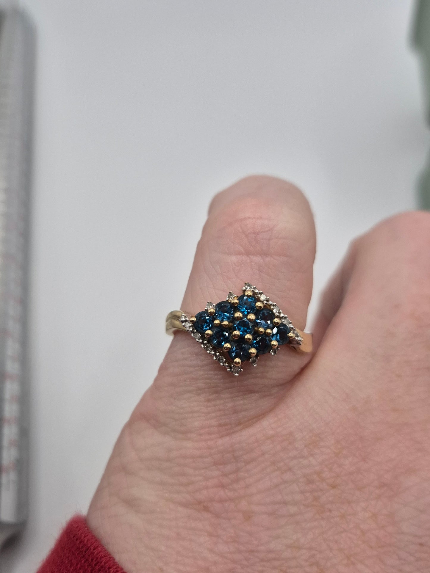 Heavy 9ct gold london blue topaz and diamond ring