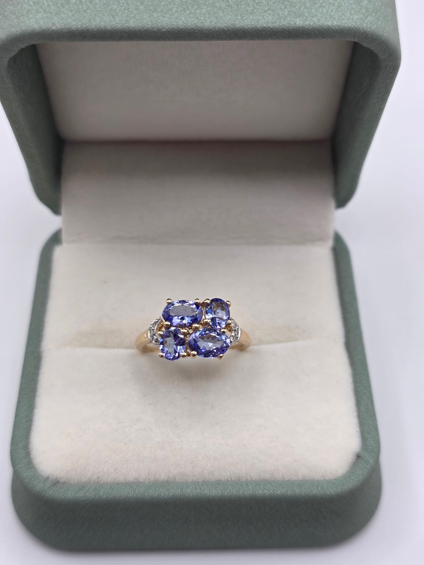 9ct gold tanzanite and diamond ring