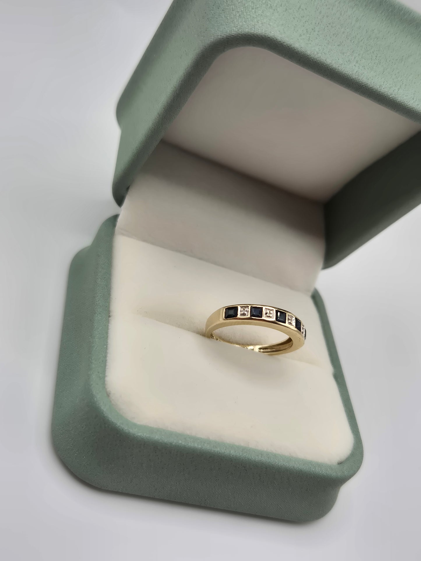 9ct gold sapphire and diamond ring