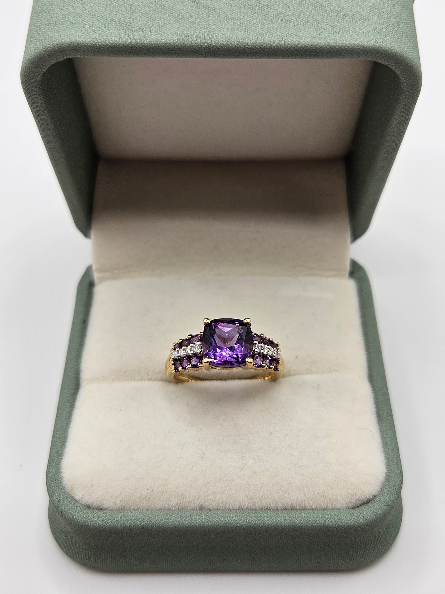 9ct gold amethyst and diamond ring