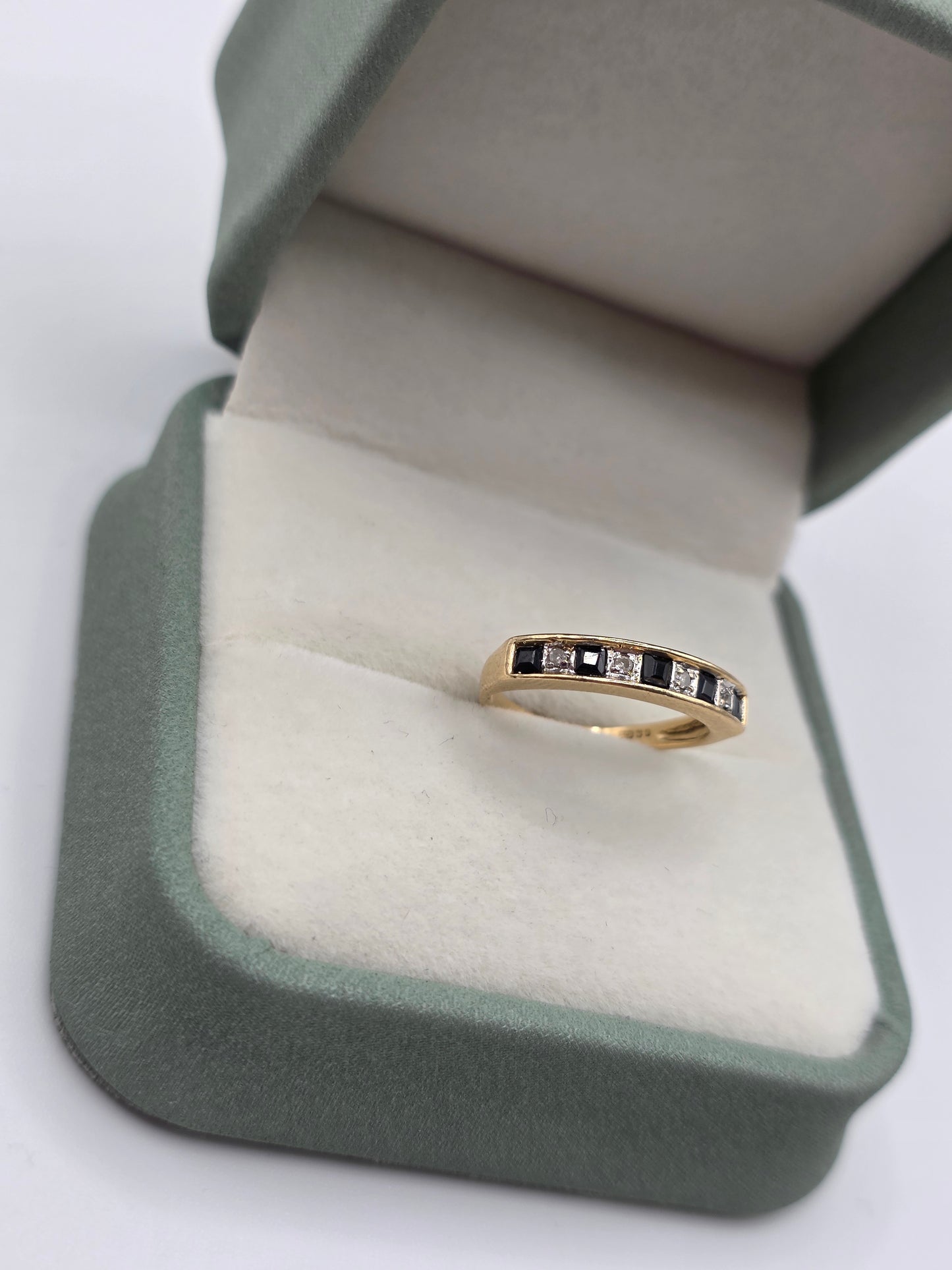 9ct gold sapphire and diamond ring