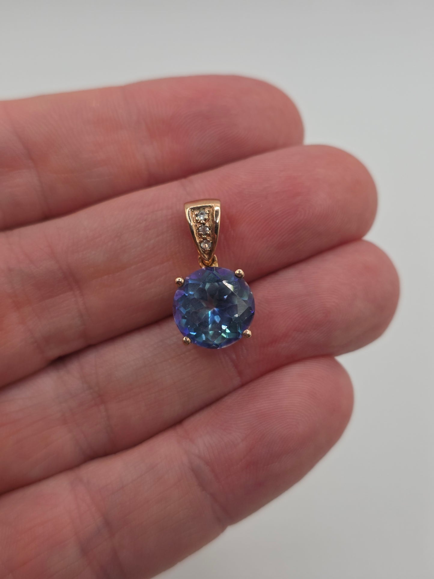 9ct rose gold topaz pendant